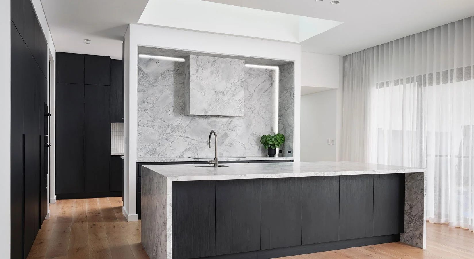 Calautti Homes - Contemporary Kitchen Design