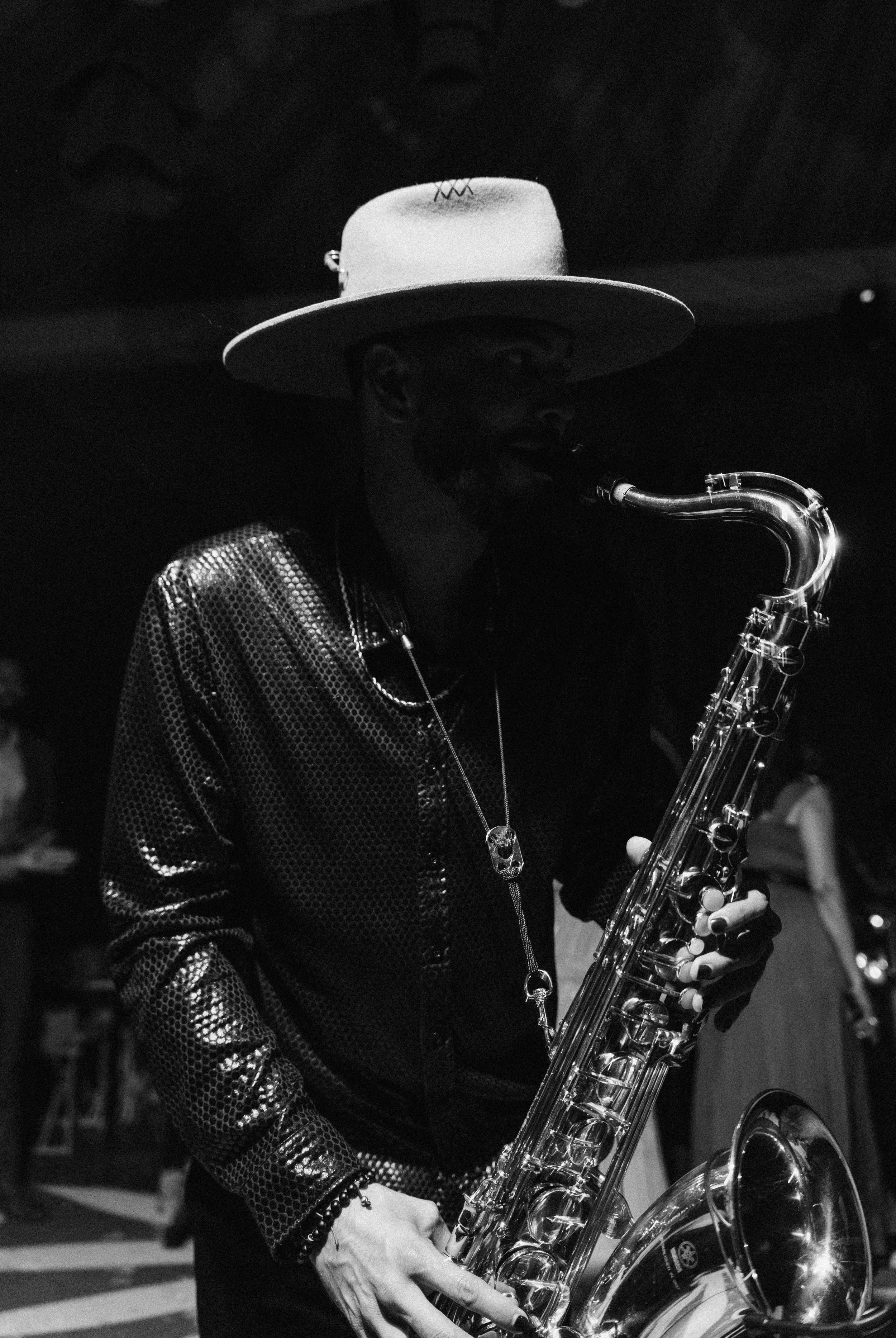 el mejor saxofonista para bodas de mexico en acción compartiendo musica, elegancia, exclusividad y energía