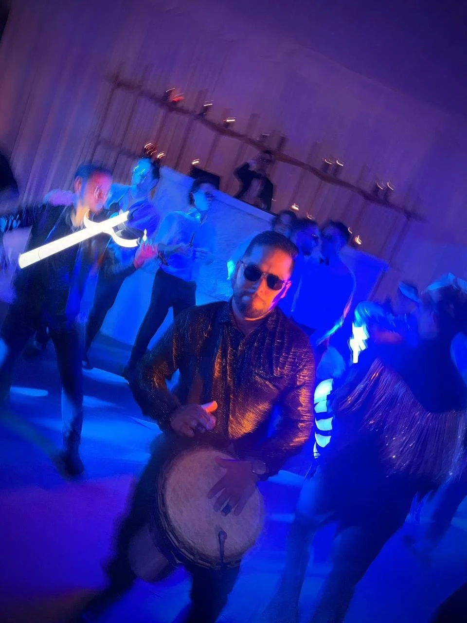 otra de las opciones que ofrece tato Venegas saxofonista para las bodas es el trio super eléctrico y explosivo conformado por un djembe, un violin y sax llevando la musica de los mejores festivales del mundo a tu boda de lujo, top y exclusiva