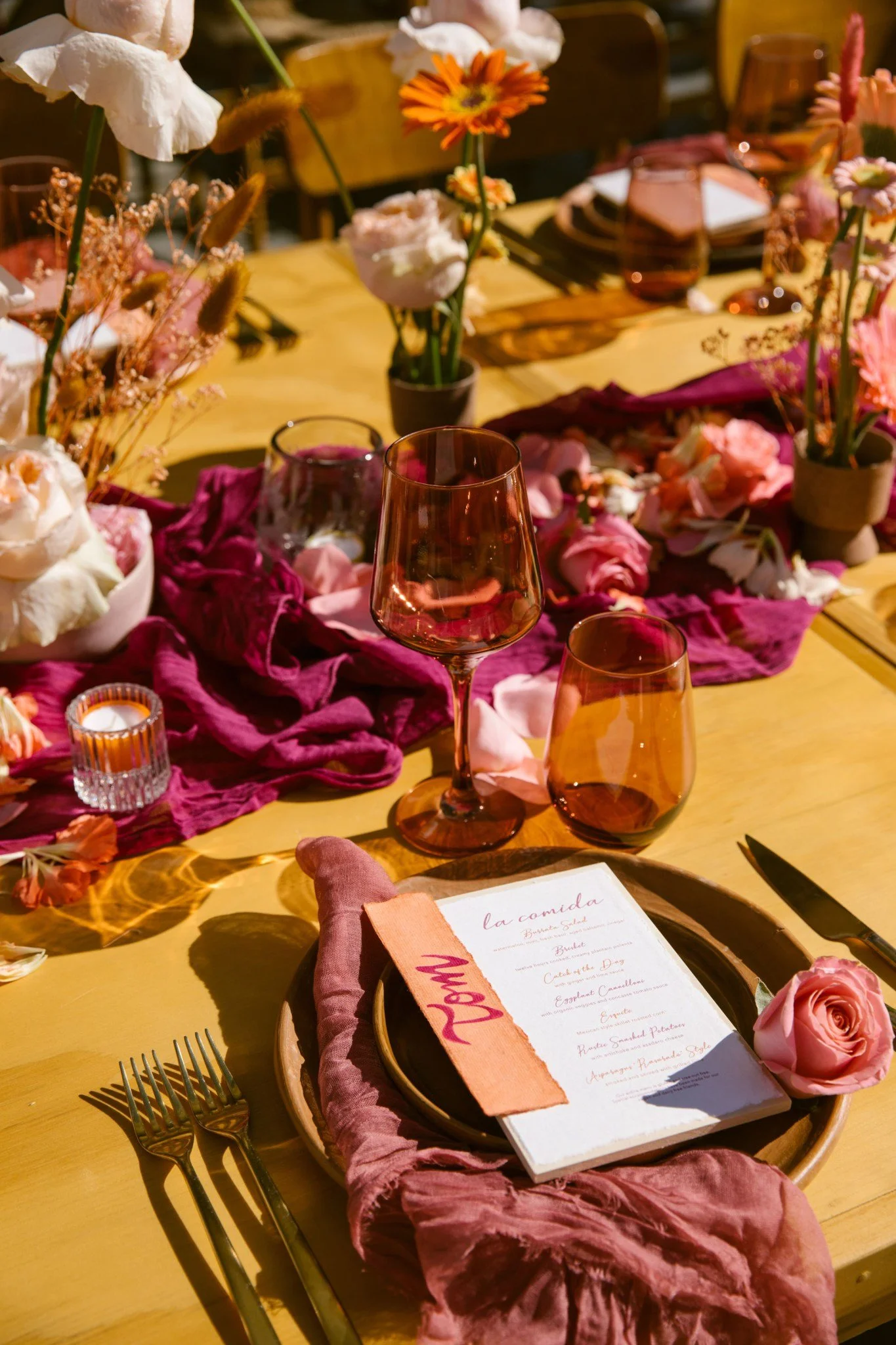 Bold Rustic table setting at one of Felipe's customers wedding.