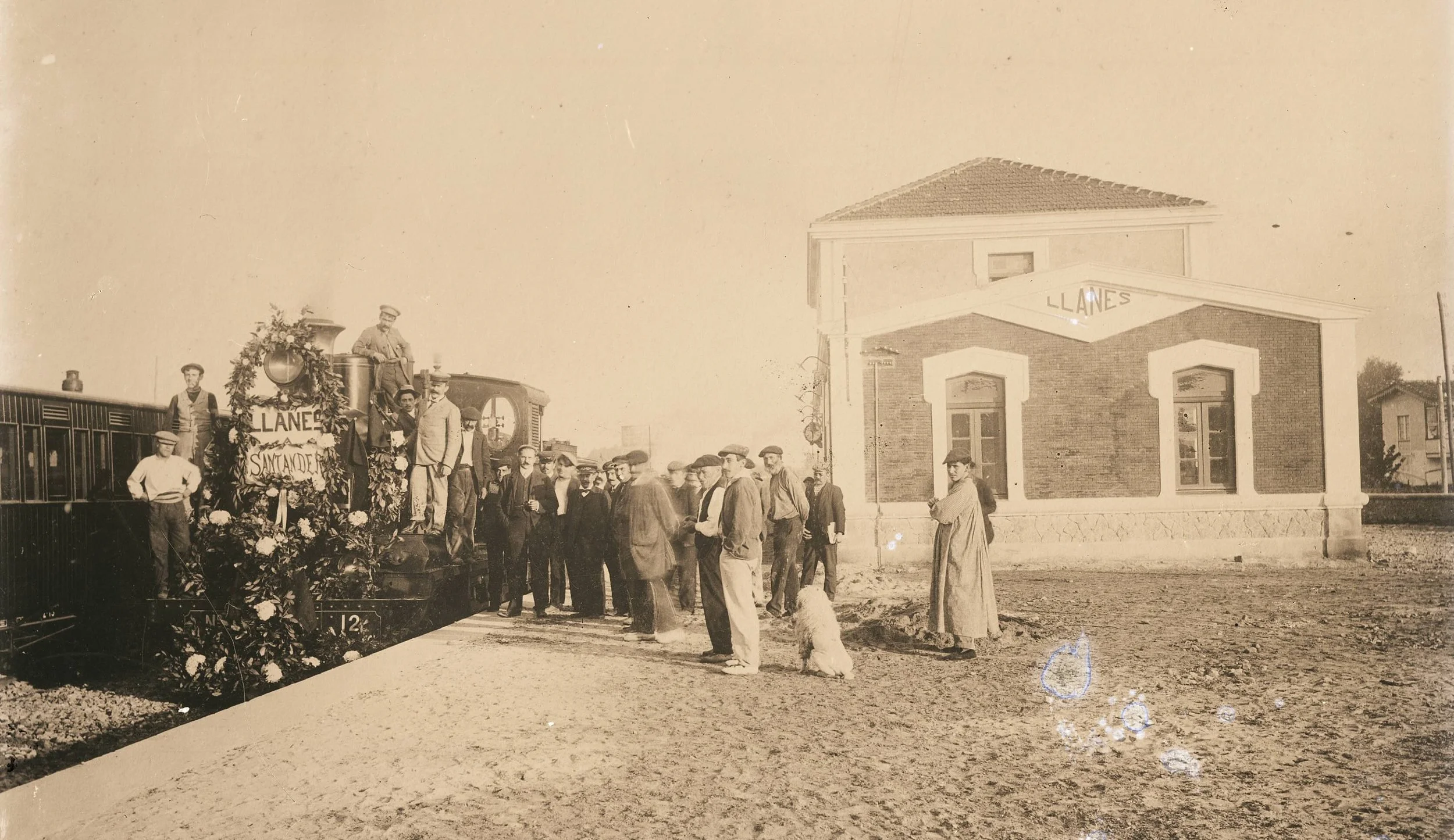 EL TREN DE LLANES