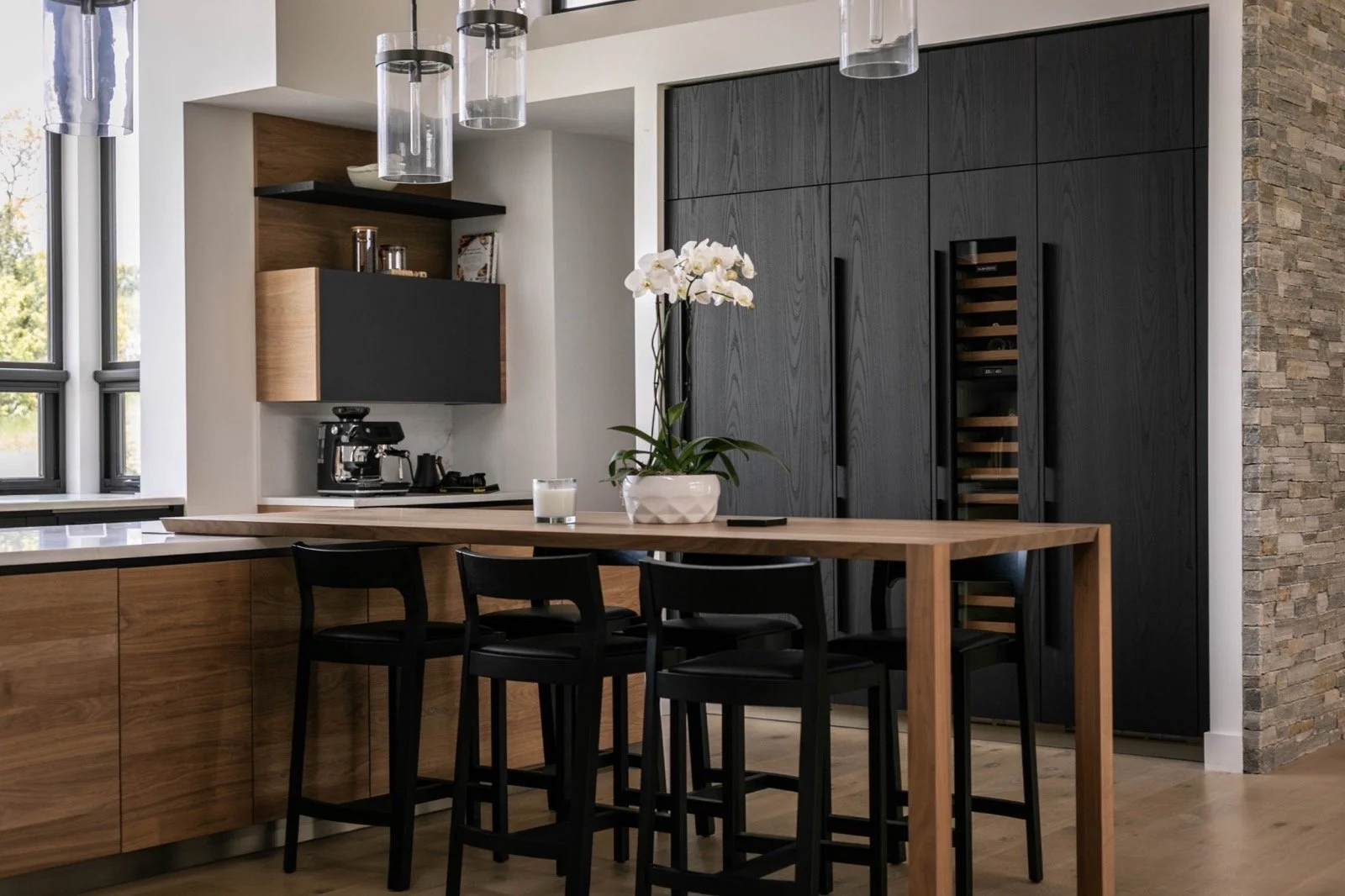 luxury-modern-kitchen-dining-black-wood-cabinets-14-gallery_1600.jpeg