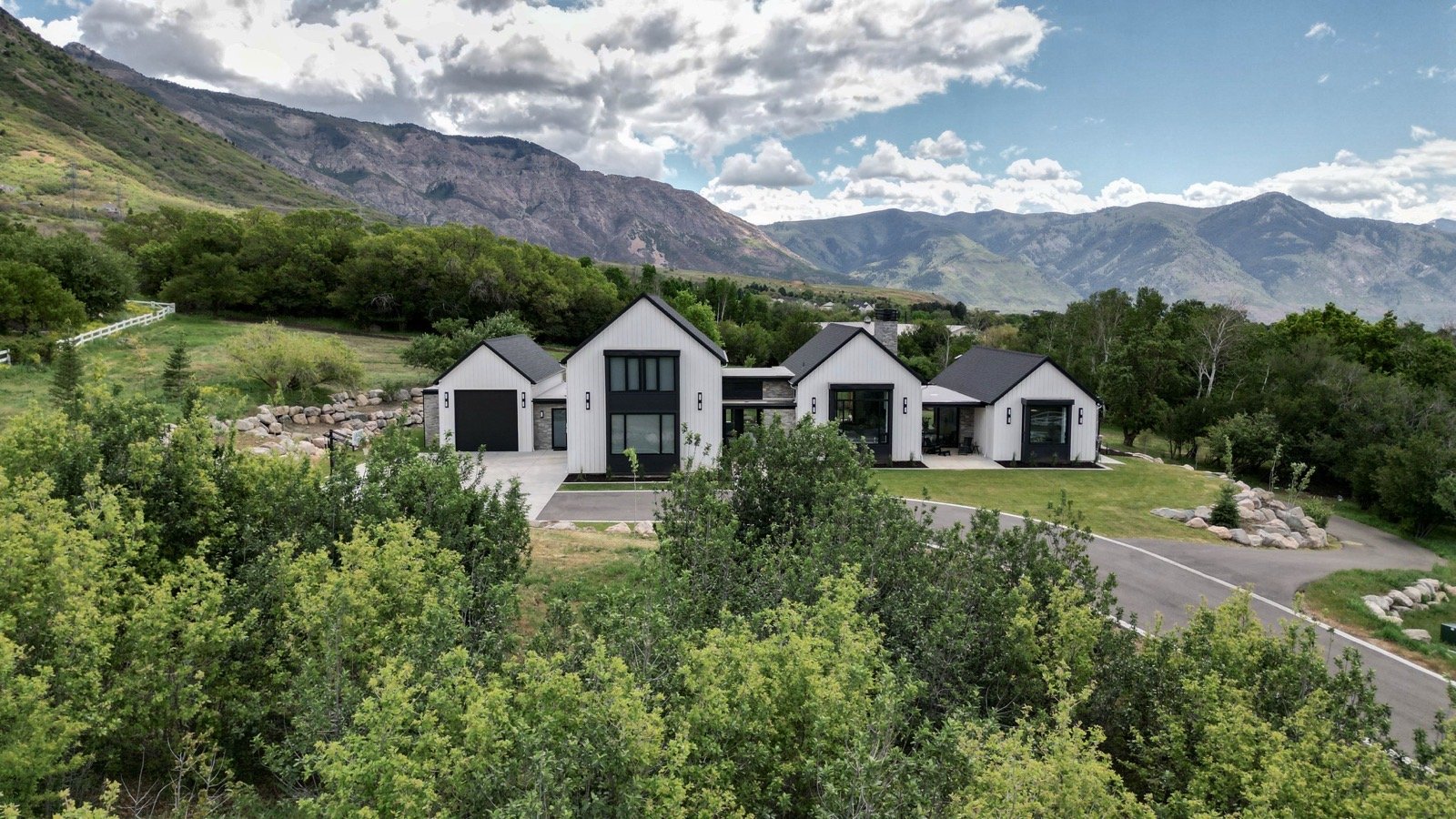 mountain-modern-custom-home-utah-exterior00001-gallery_1600.jpg.jpeg