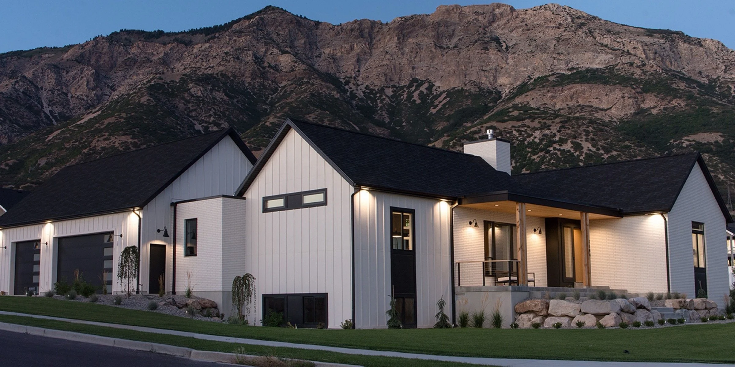 modern-farmhouse-transitional-white-brick-mountain-home-evening-exterior-01.jpeg