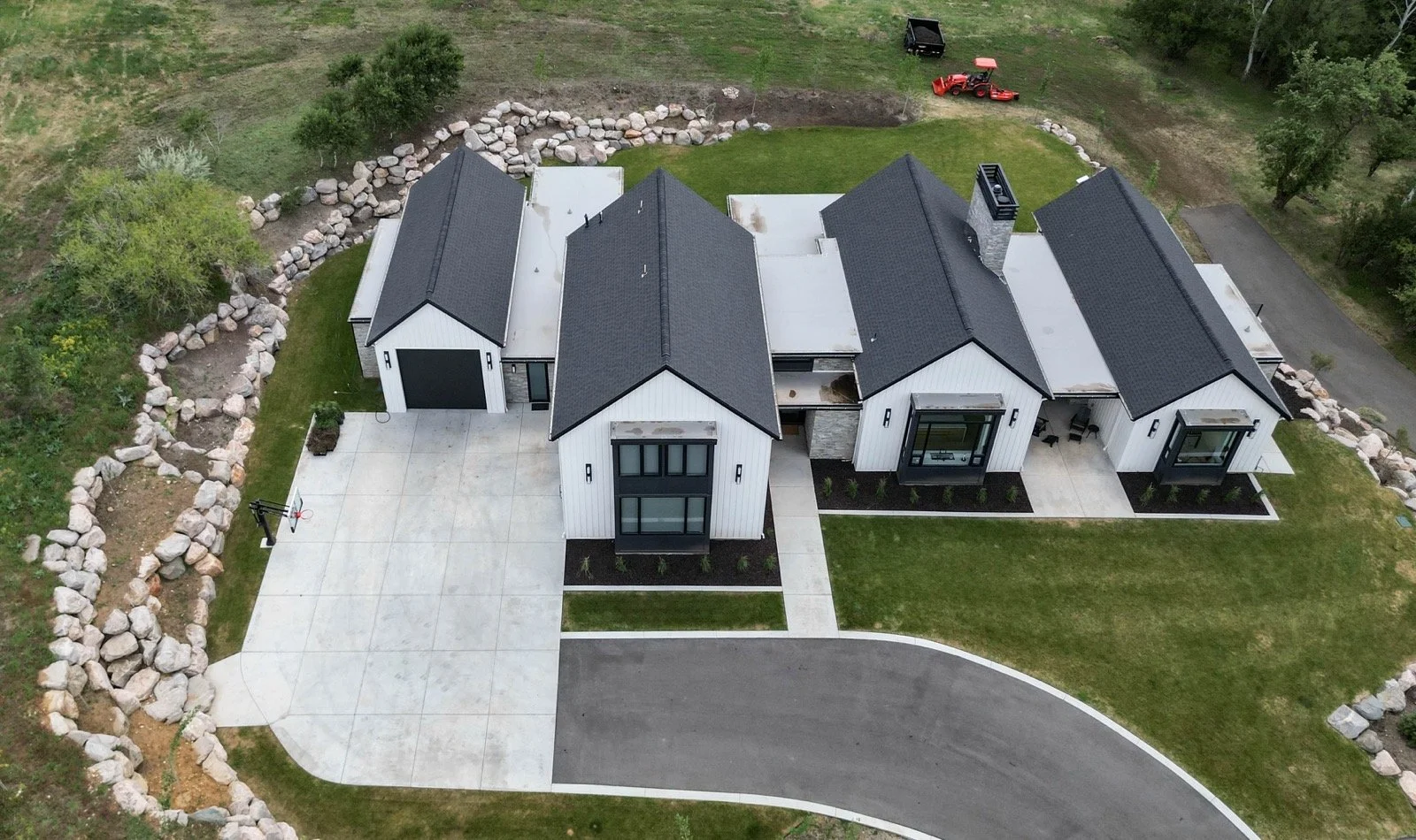 mountain-modern-custom-home-utah-exterior00013-gallery_1600.jpeg