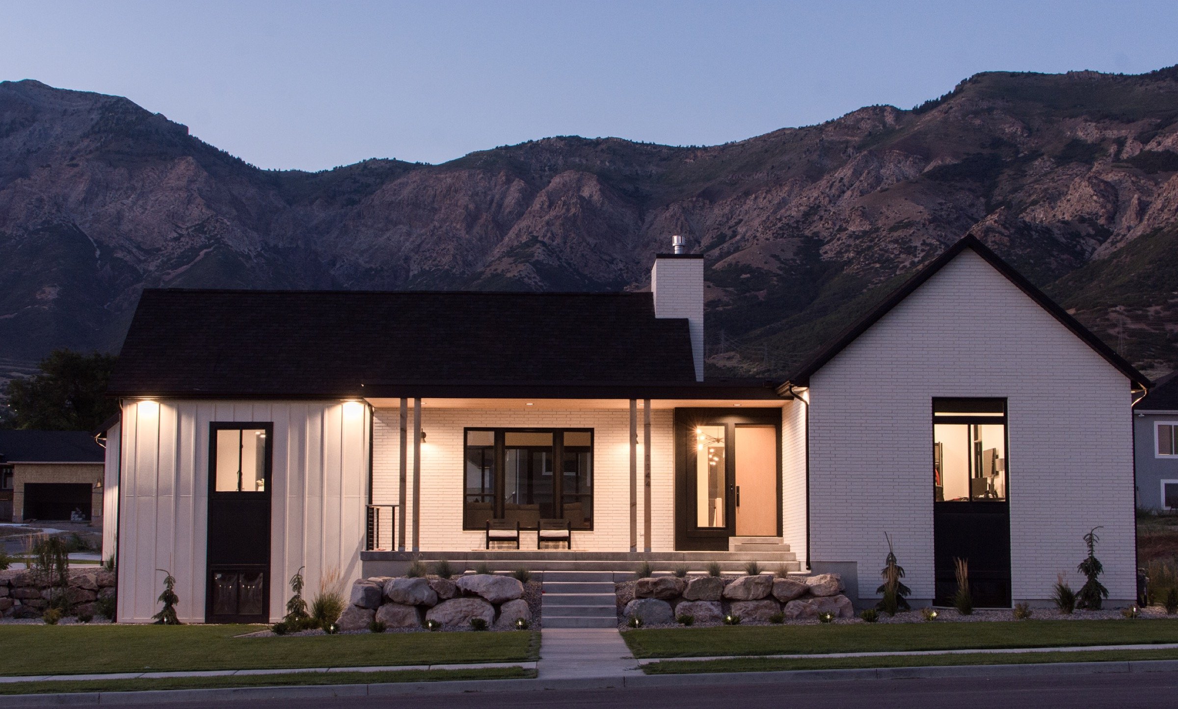 modern-farmhouse-transitional-white-brick-front-elevation-mountain-home-02.jpeg