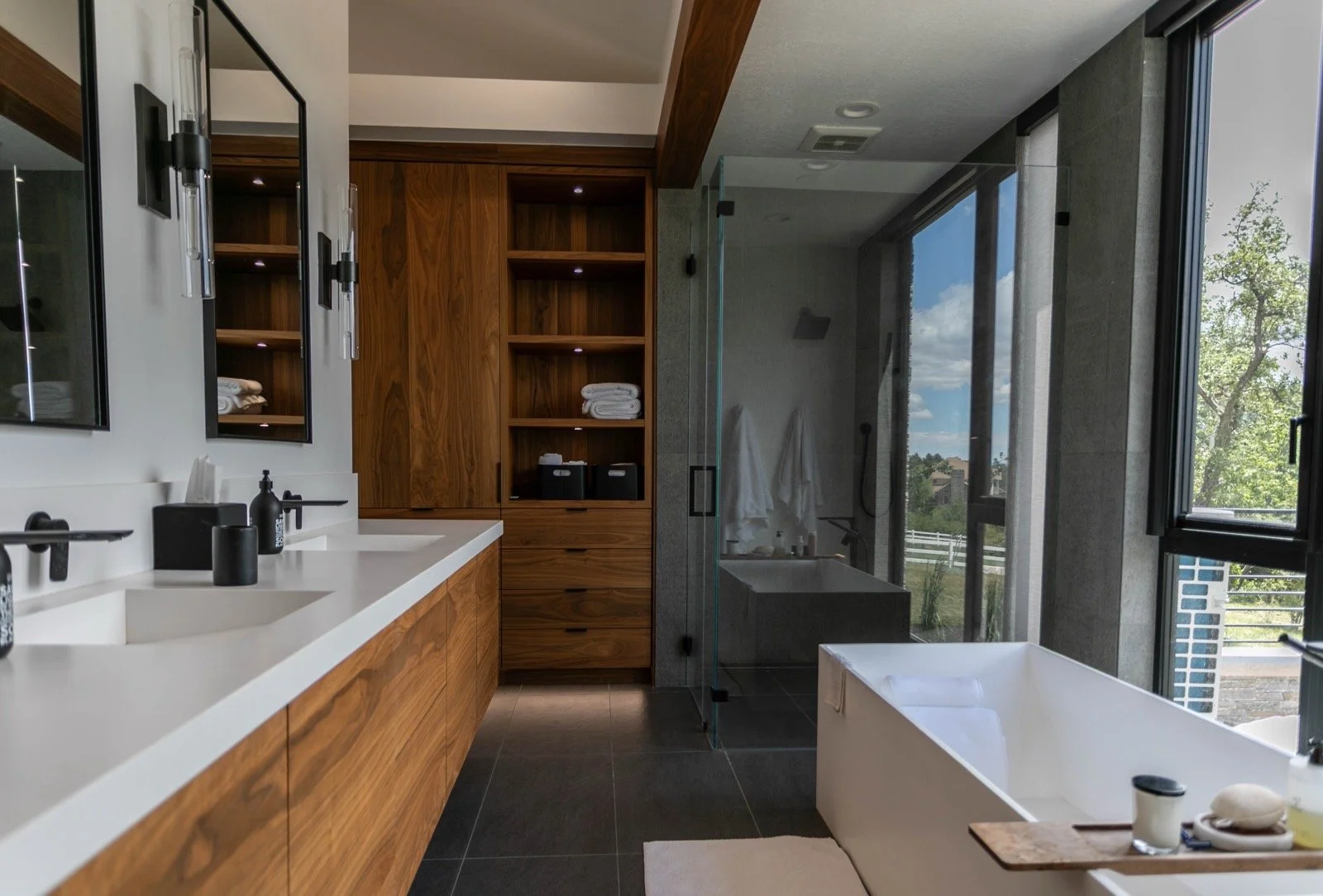 mountain-modern-custom-home-utah-master-main-bath-tub-gallery_1600.jpeg
