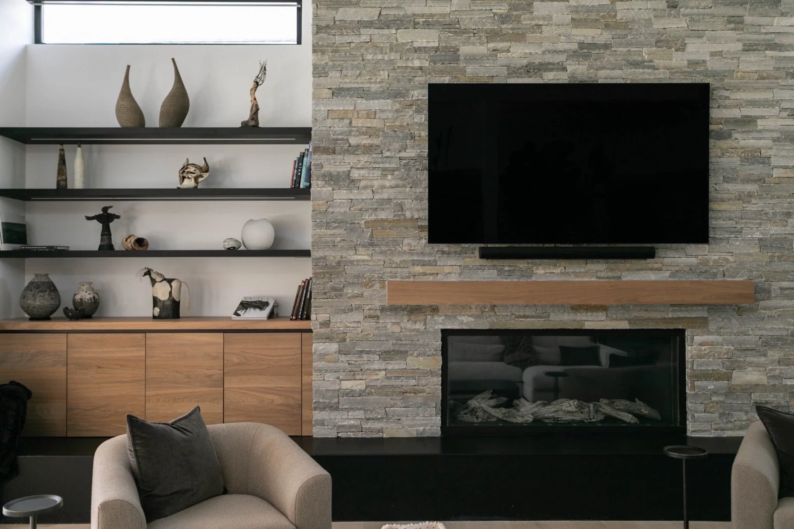 custom-home-stone-fireplace-built-in-shelving-detail-09-gallery_1600.jpeg