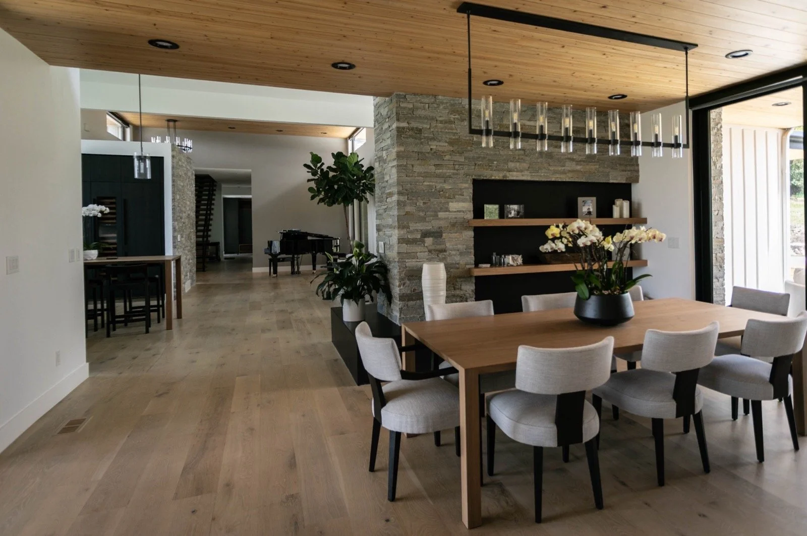 luxury-custom-home-open-concept-dining-living-room-20-gallery_1600.jpeg