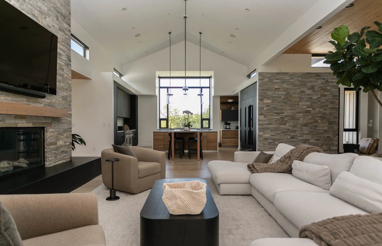 mountain-modern-custom-home-dining-room-stone-fireplace-19-gallery_1600.jpeg