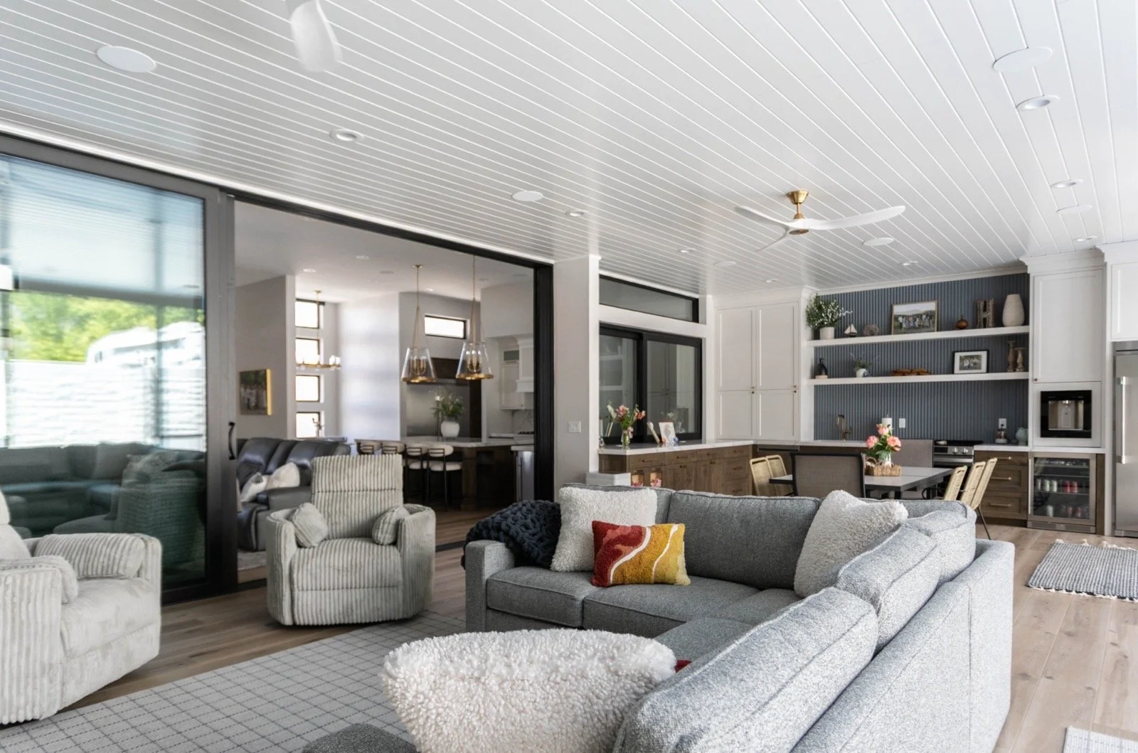 modern-farmhouse-custom-home-utah-covered-patio-kitchen-lounge-15-gallery_1600.jpeg
