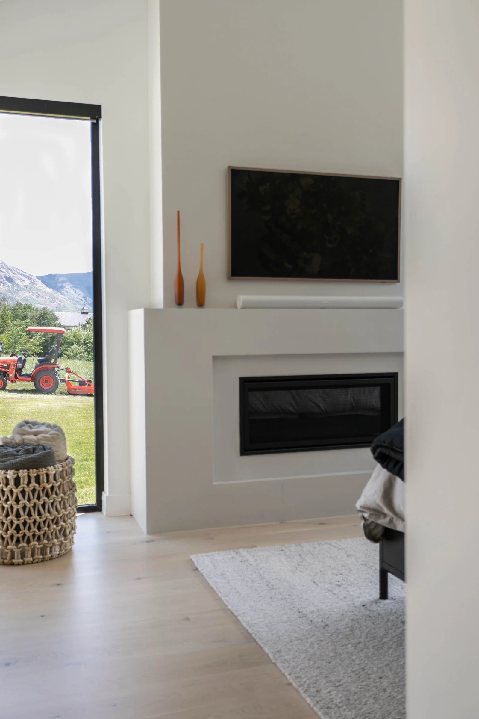 mountain-modern-custom-home-utah-interior-plaster-fireplace-gallery_1600.jpeg