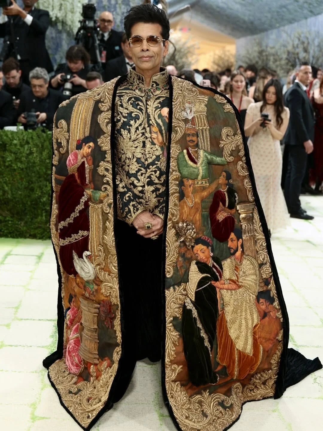 @KARANJOHAR WEARS CUSTOM @MANISHMALHOTRAWORLD HAUTE COUTURE TO THE 2026 MET GALA IN NEW YORK CITY

STYLED BY @EKALAKHANI 
@GETTYENTERTAINMENT