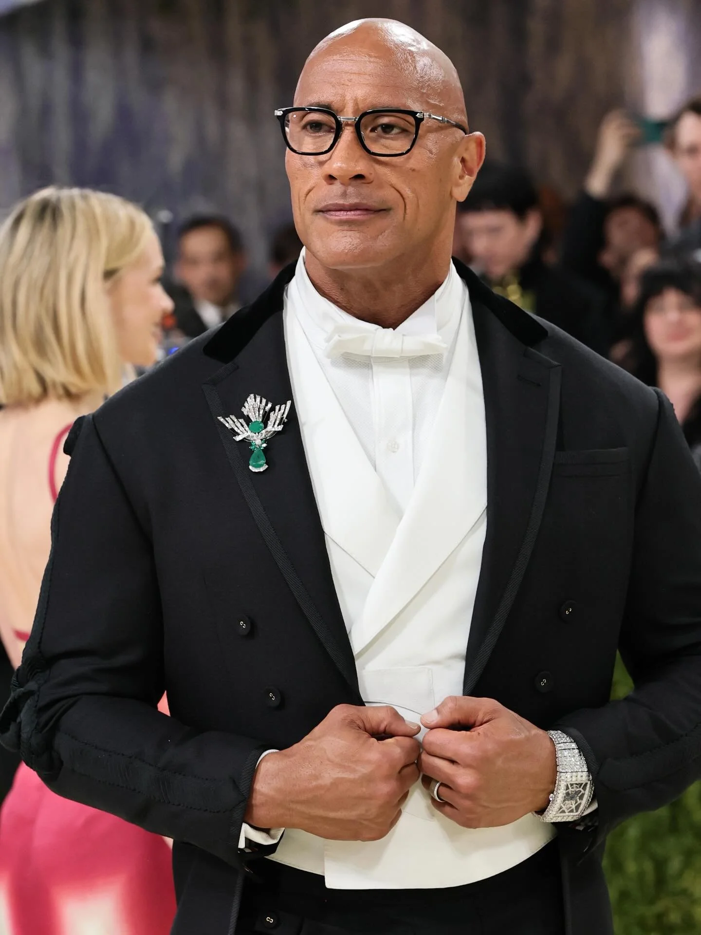 @THEROCK WEARS @MANISHMALHOTRAJEWELLERY BROOCH TO THE 2026 MET GALA IN NEW YORK CITY

STYLED BY @ILARIAURBINATI 
@GETTYENTERTAINMENT