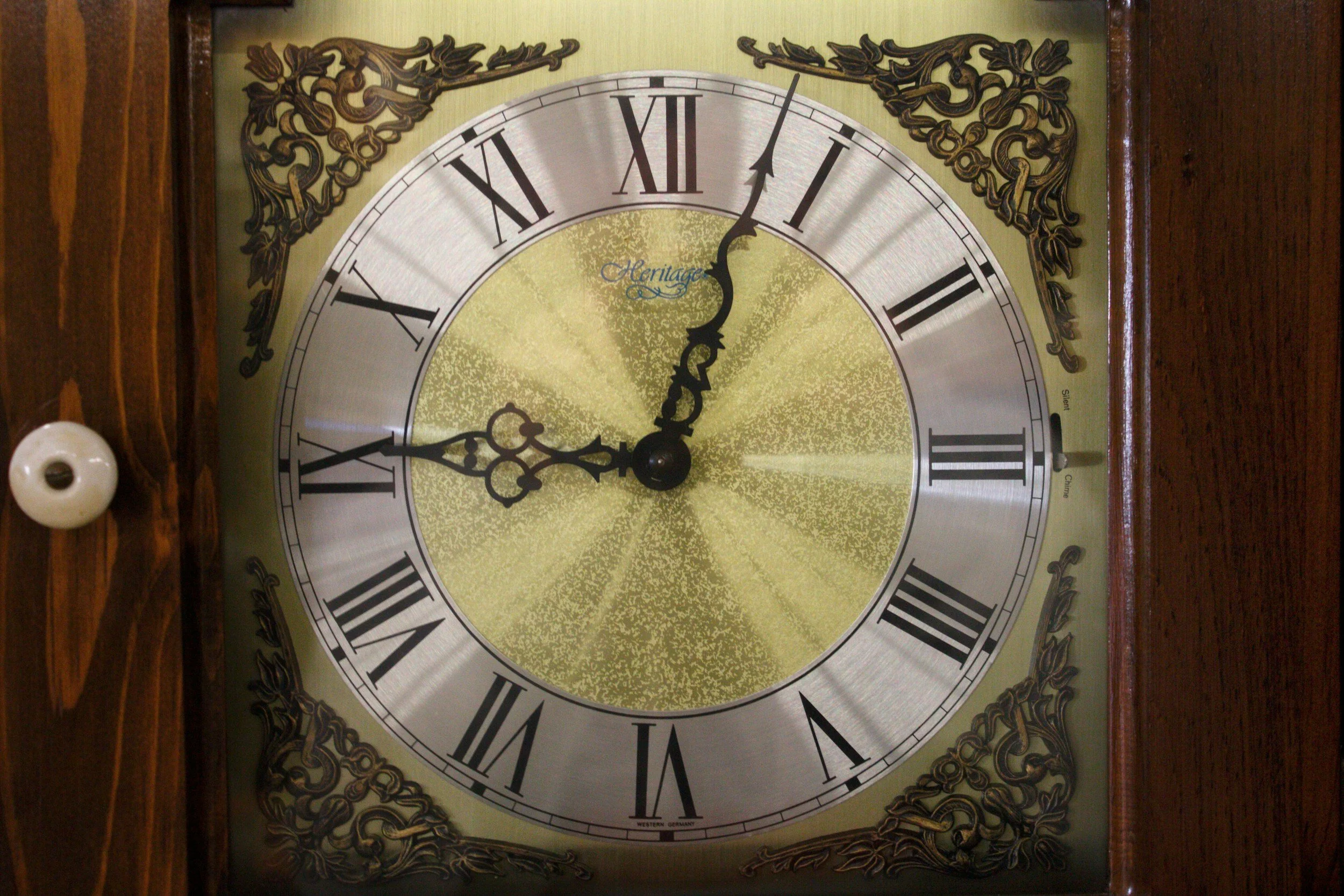 The 24-Hour TCM Organ Clock: Why You Wake Up at 3 AM Every Night