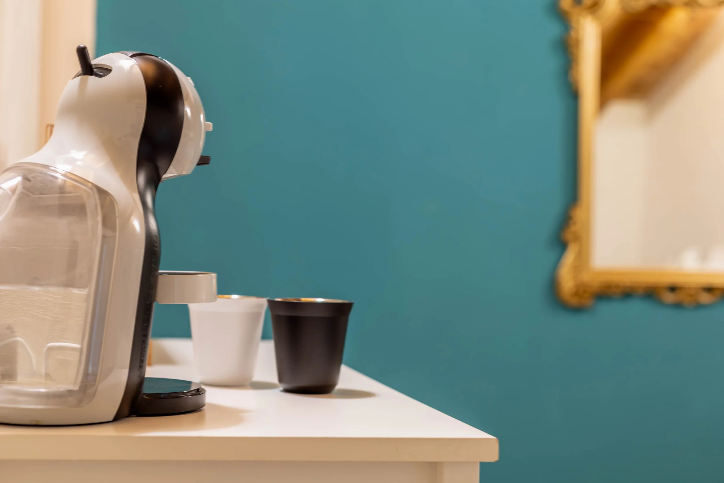 La camera Aura Room – accompagna i momenti più lenti tra tisane calde, caffè e atmosfere pensate per decomprimere
