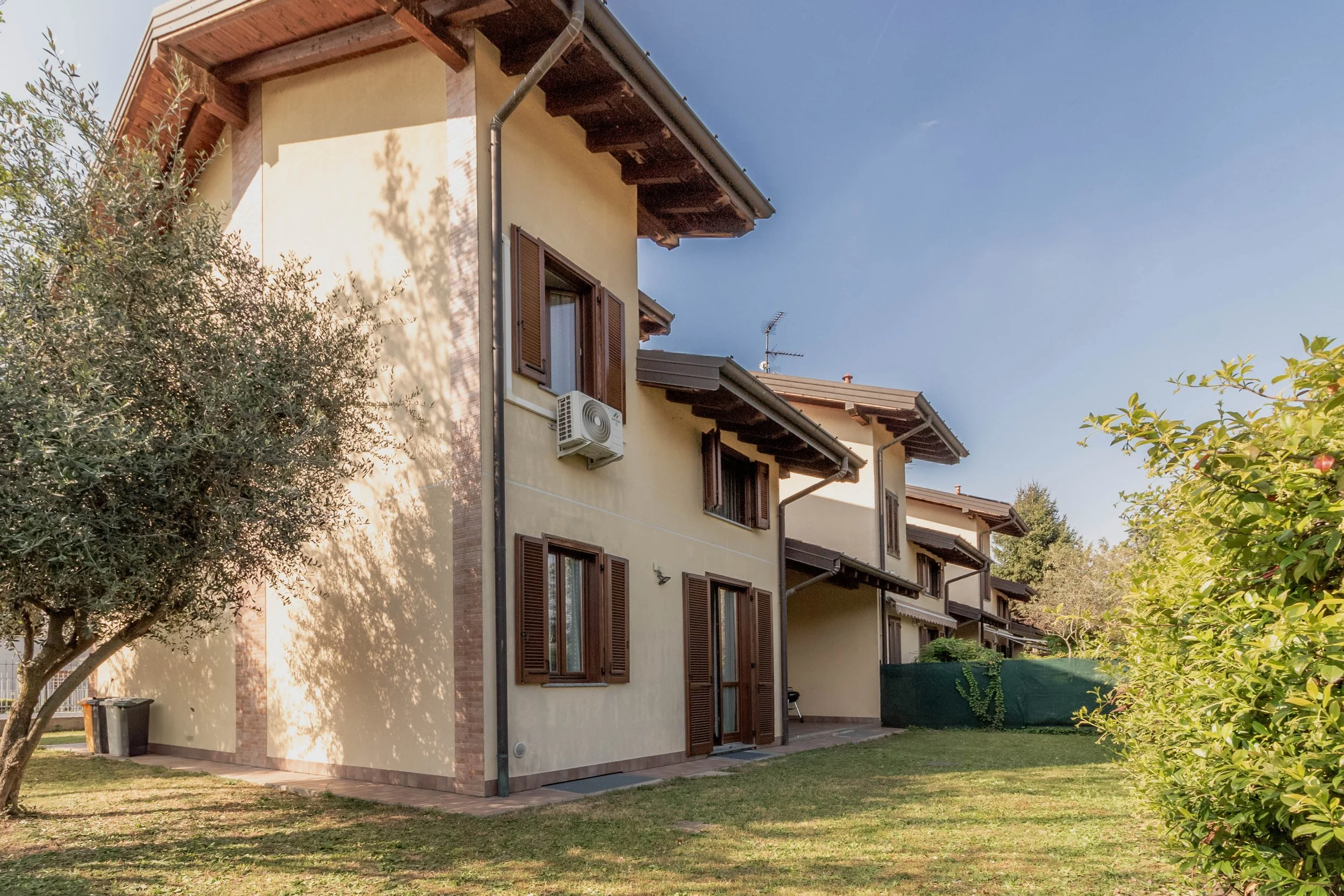 Villa indipendente con giardino privato e parking | Cardano al Campo | Ferno Lonate Pozzolo | Cargo City Malpensa | Rada Homes di Daniela Raparoli 