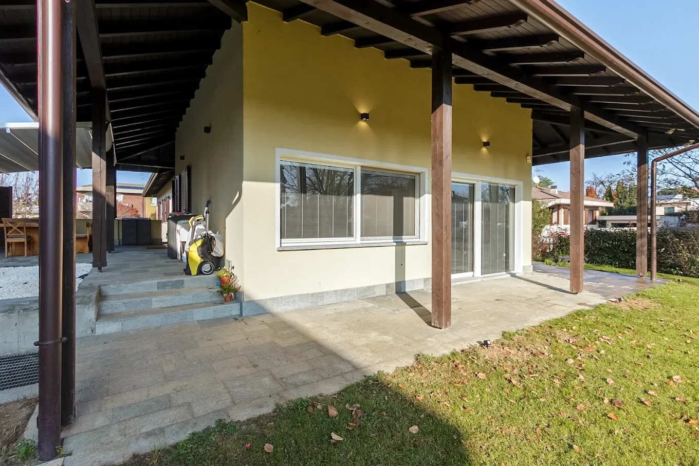 Esterno Corporate Housing 6/8 posti letto con giardino privato e ampio parcheggio interno | Cassano Magnago Varese | Milanello ! RaDa Home Malpensa