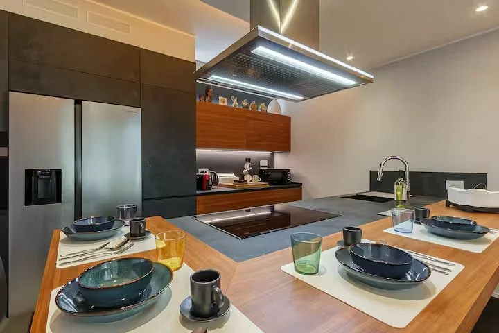 Villa Ceratti - cassano Magnago . Cucina completa di lavastoviglie e tutto il necessario per soggiorni brevi o lunghi periodi | MXP | MIlanello | RaDa Homes di Daniela Raparoli 