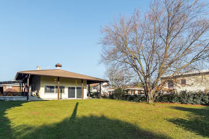 Corporate Housing 6/8 posti letto con giardino privato e ampio parcheggio interno | Cassano Magnago Varese | Milanello ! RaDa Home Malpensa