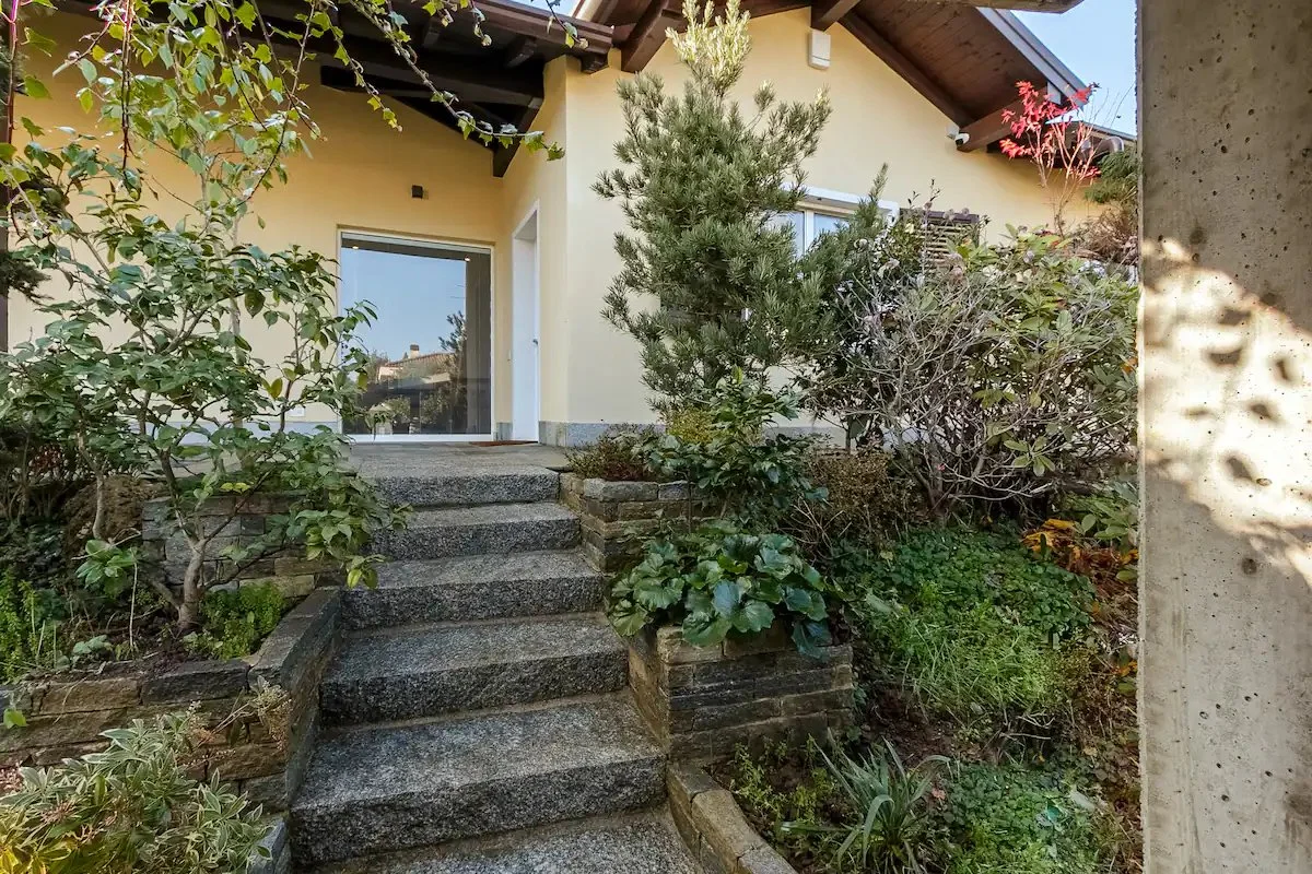 Corporate Housing 6/8 posti letto con giardino privato e ampio parcheggio interno | Cassano Magnago Varese | Milanello ! RaDa Home Malpensa