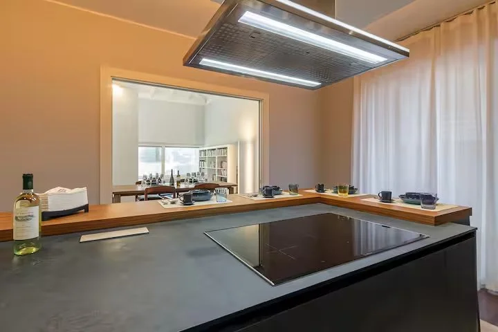Soggiorno in villa 6/8 persone , tre camere e tre bagni - Giardino privato e grande parcheggio interno | WI-FI e aria condizionata | RaDa Homes di Daniela Raparoli 