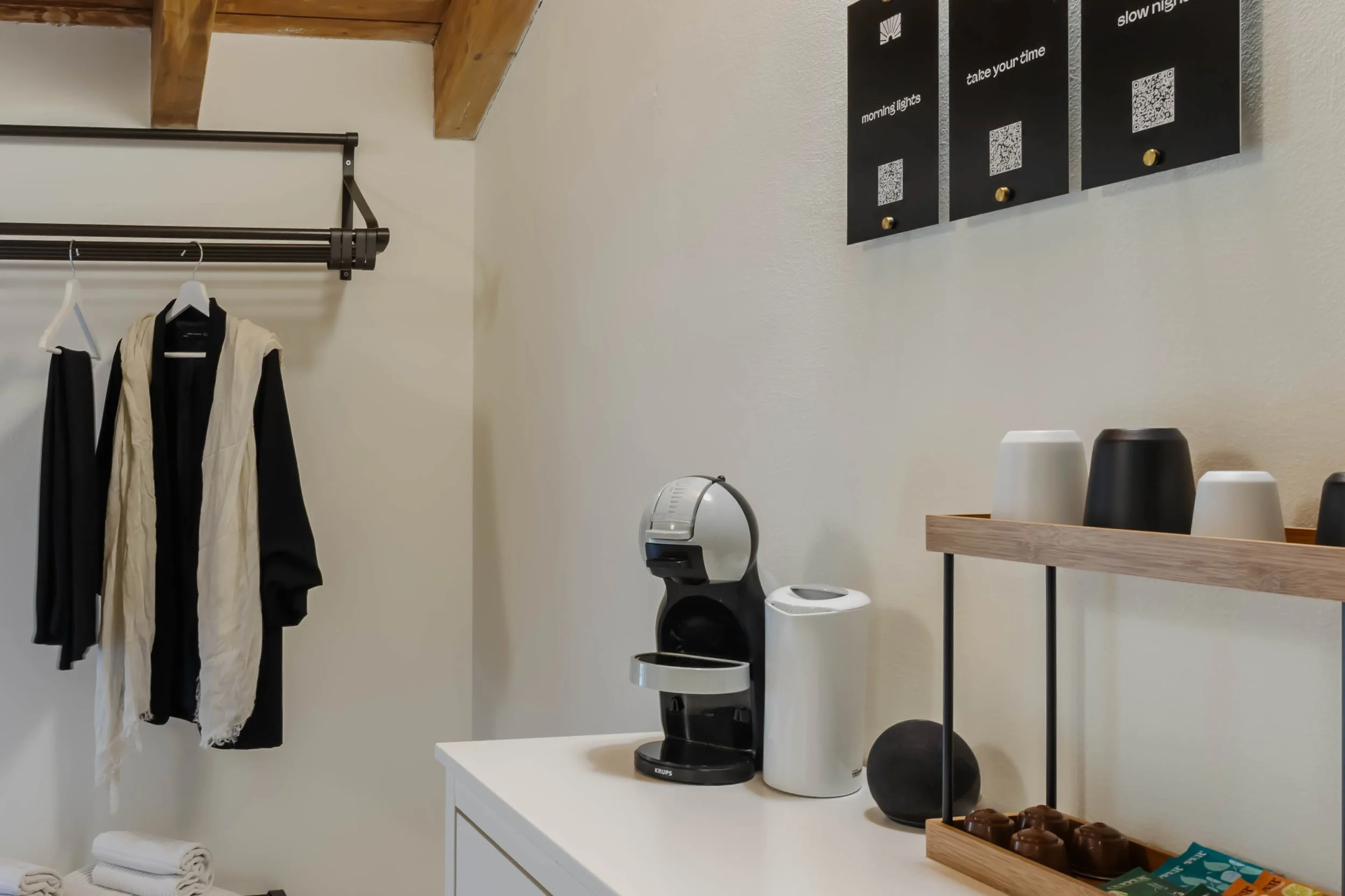 La camera Aura Room – lascia entrare la musica nell’esperienza attraverso un QR code dedicato ai suoni del relax