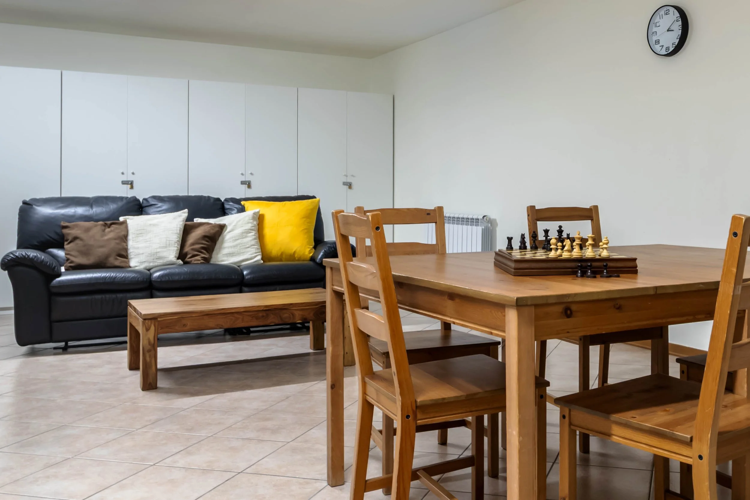 Villa indipendente su più piano con 6/8 posti letto | zona relax | possibilità di degustazione vini su richiesta | Wi-Fi e aria condizionata | tre bagni completi - Giardino privato e Parking - RaDa Homes di Daniela Raparoli 