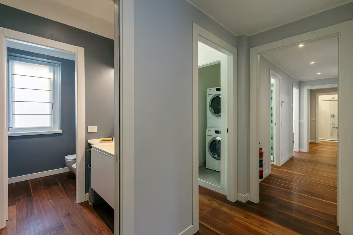 Villa Ceratti Cassano Magnago | Zona Notte , tre camere e tre bagni | Zona lavatrice asciugatrice ad uso gratuito | Villa su unico piano 180 MQ . Milanello - MXP - Rho Fiera  | RaDa Homes. di Daniela Raparoli 