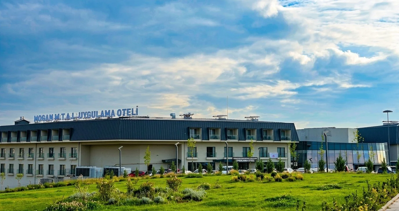 Mogan Mesleki ve Teknik Anadolu Lisesi ve Uygulama Oteli: Eğitimde Lüks ve Mimari Disiplinin Buluşması