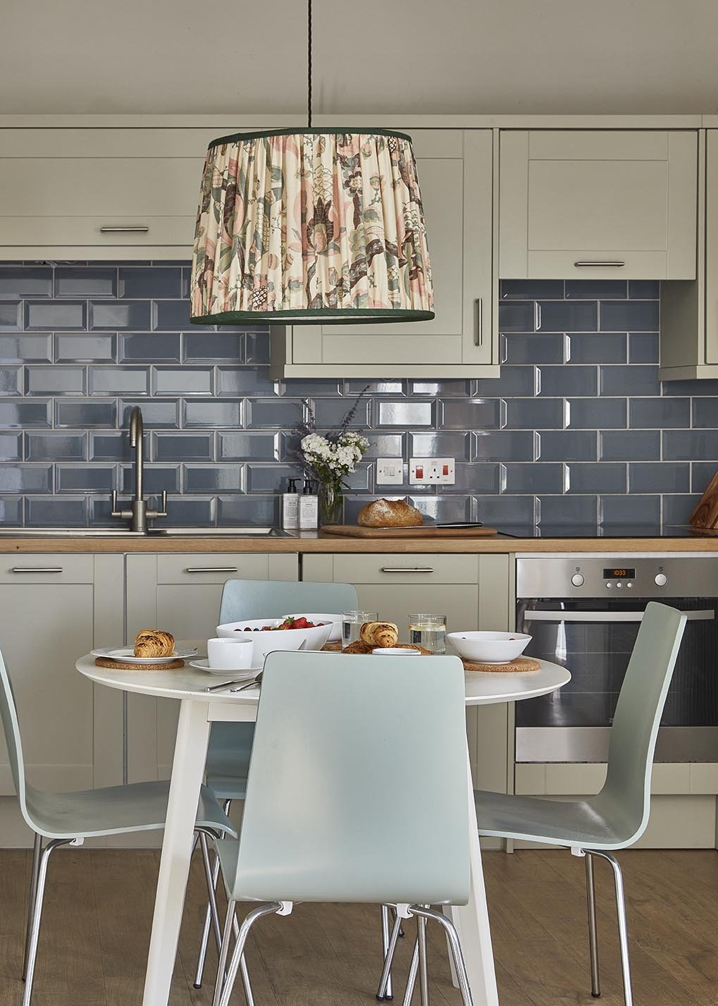 The Loose Box's cosy living/dining/sitting area, perfect for couples or families