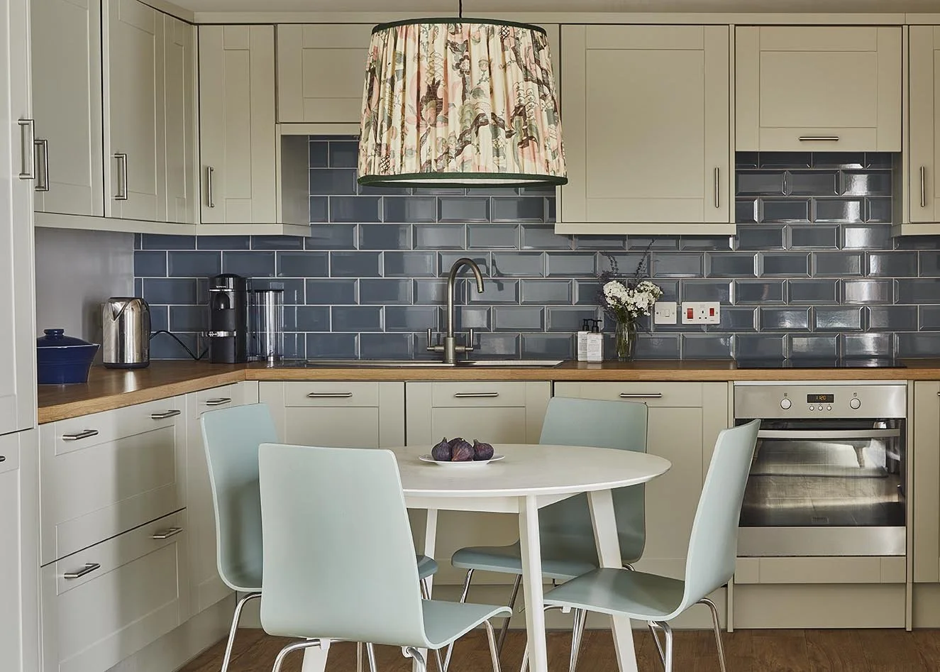 The Loose Box's open plan kitchen and dining area
