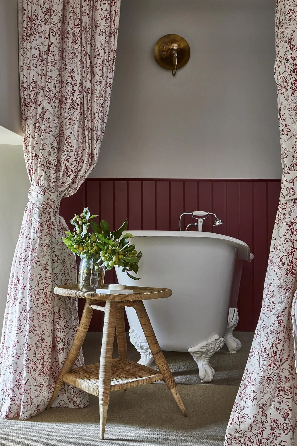 Roll top bath in the main bedroom of Great East
