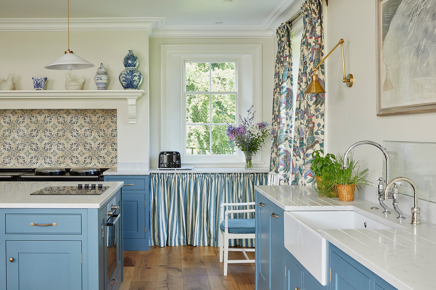 The airy kitchen with Aga in Meadow House