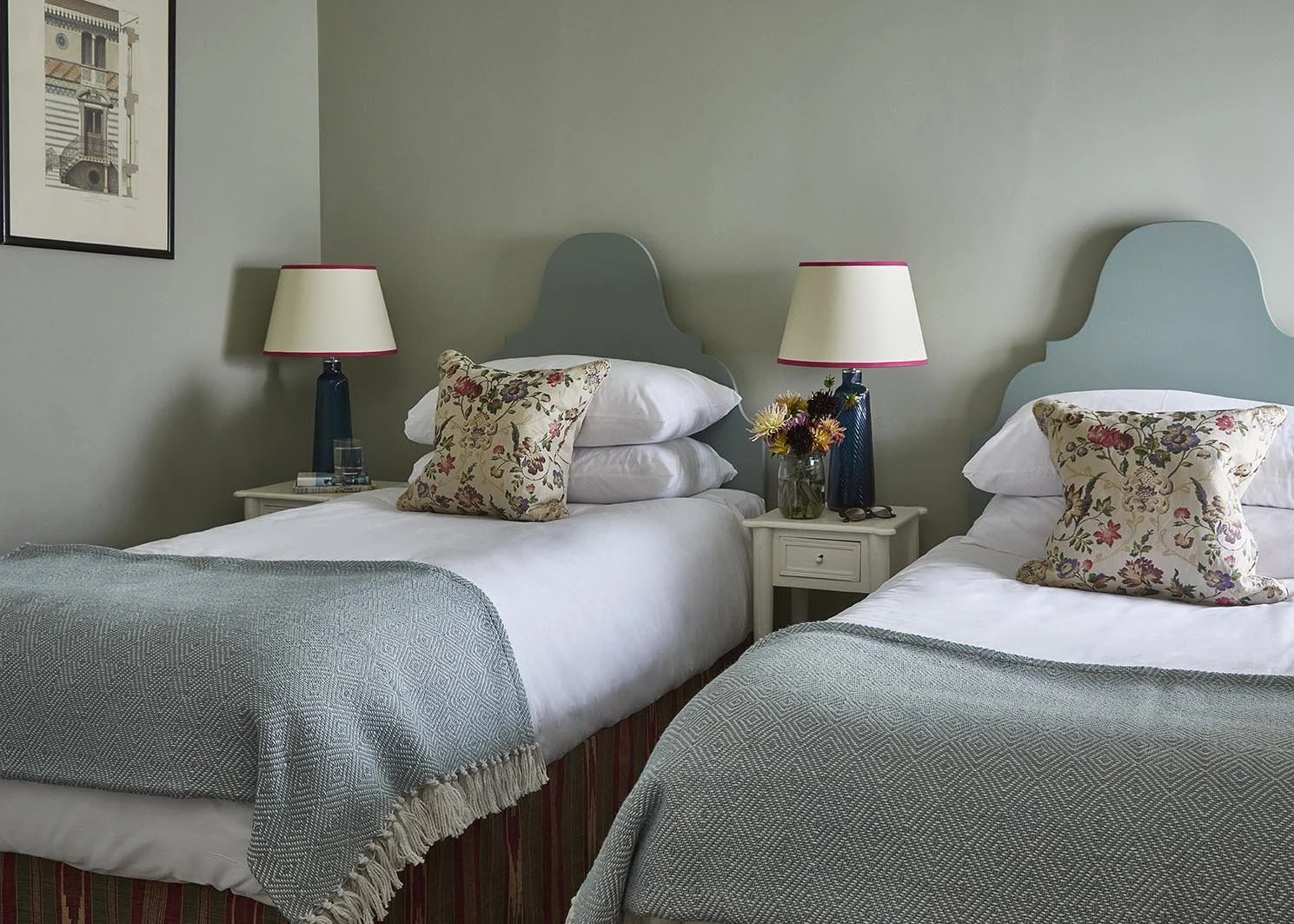 A bright twin bedroom in Long Meadow, perfect for children, families or friends