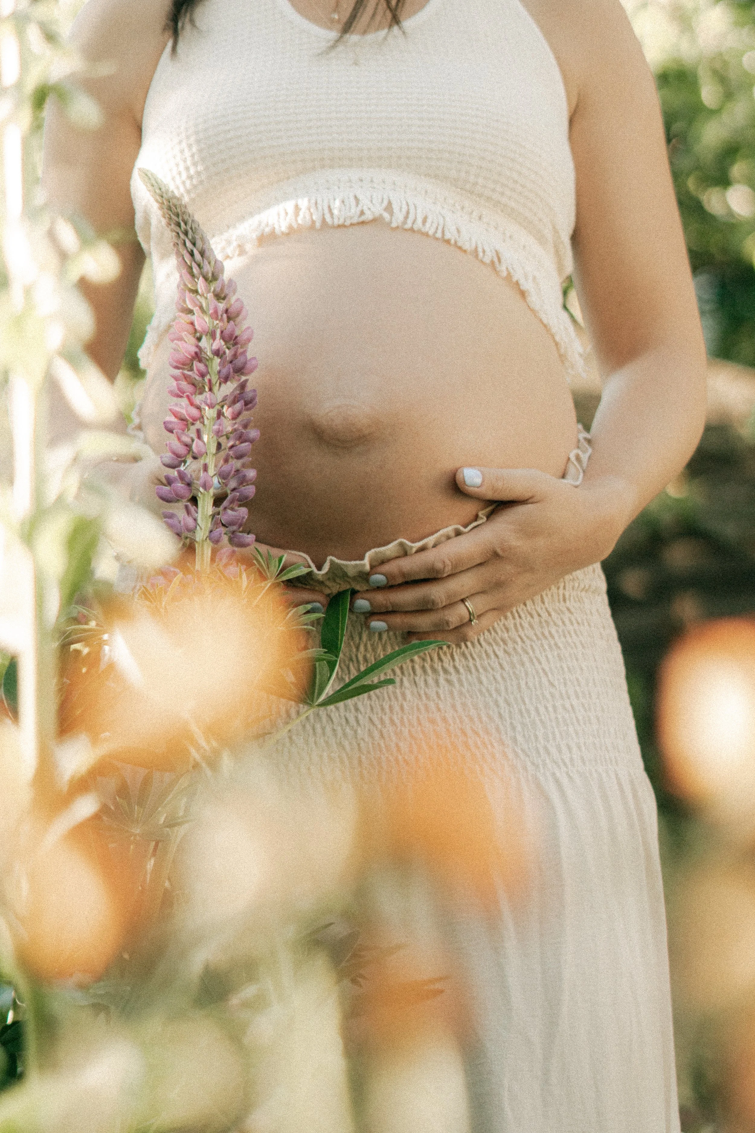 Maternity photography session in the Sussex countryside by family photographer The Sussex Storyteller.