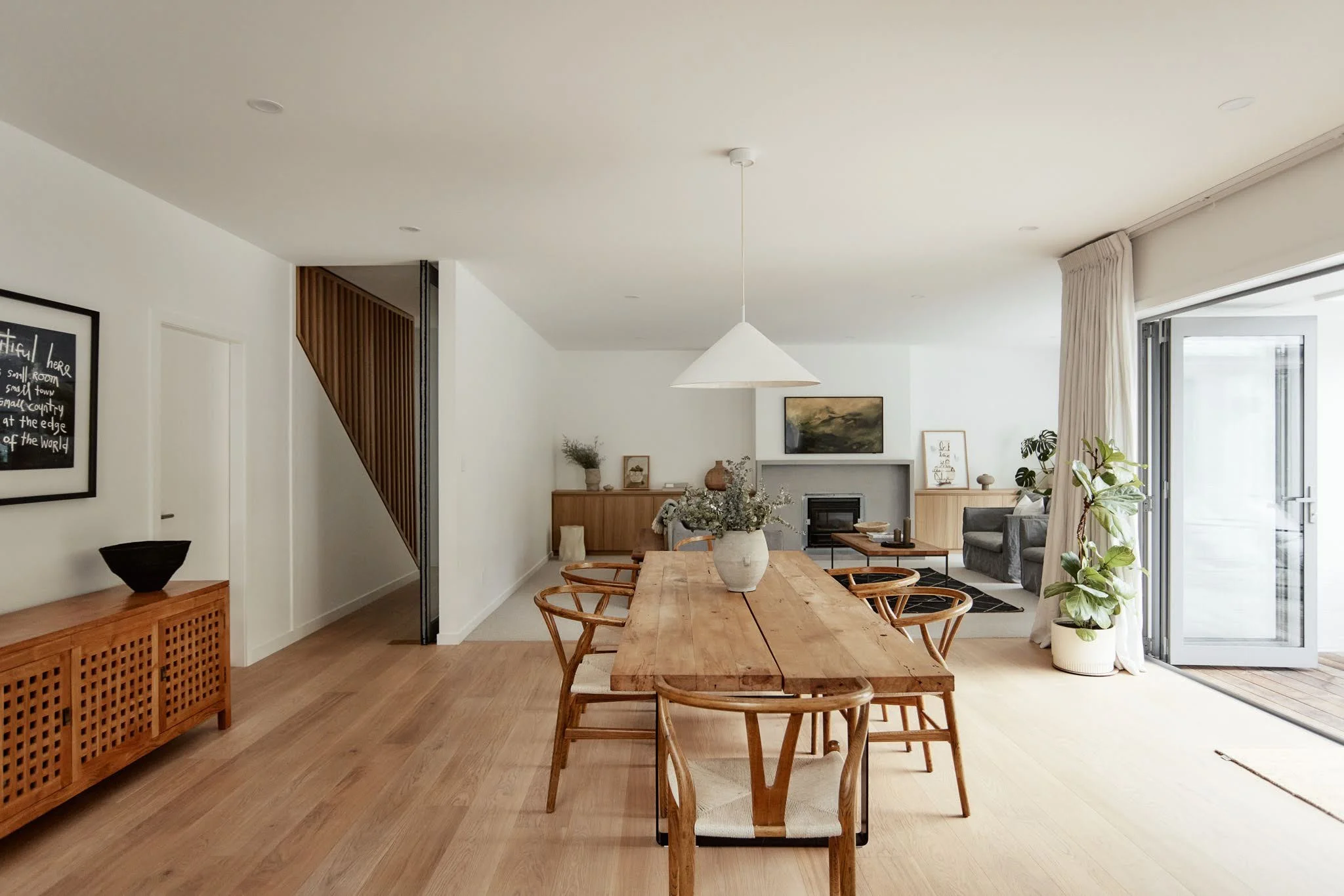 Dinning2-2.jpg