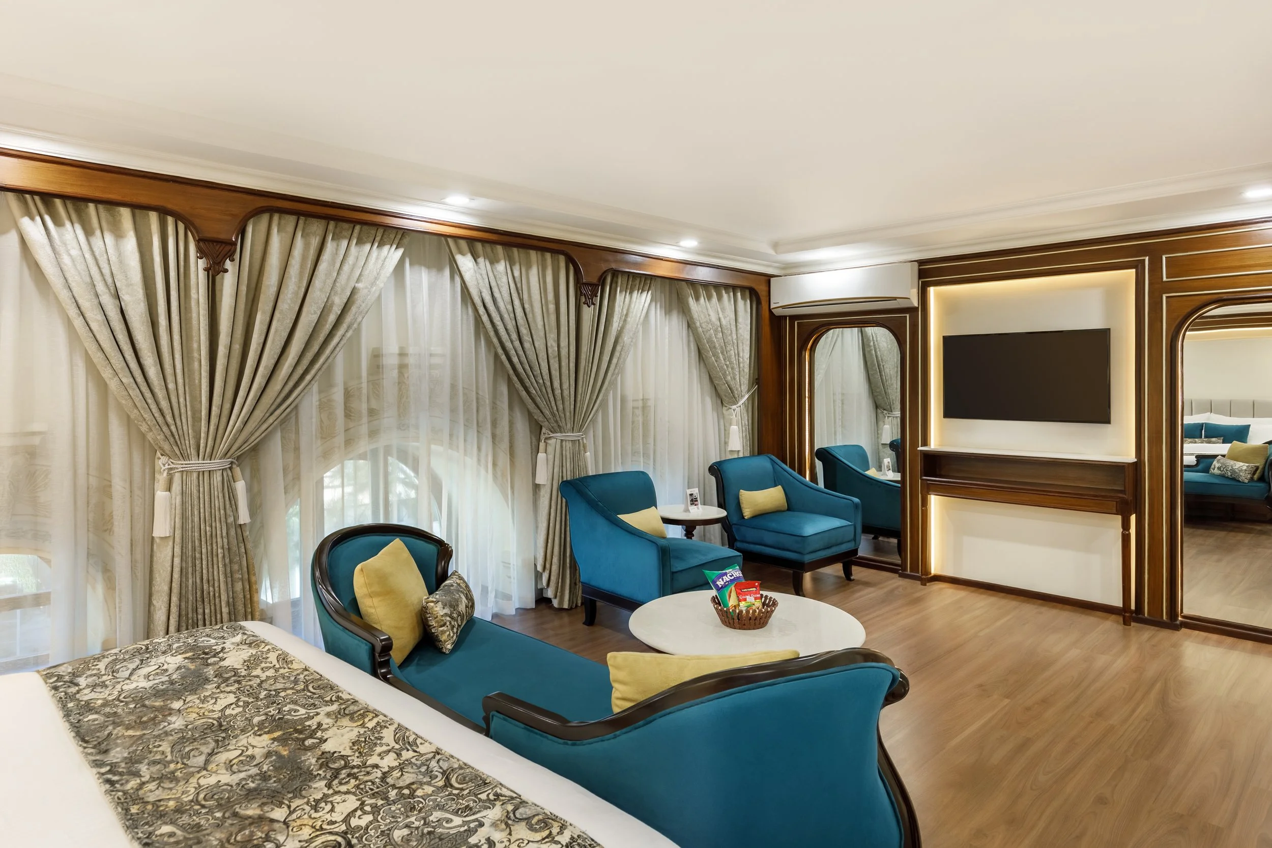 hotel-shanker-kathmandu-nepal-heritage-suite-1M.jpg (Copy) (Copy)