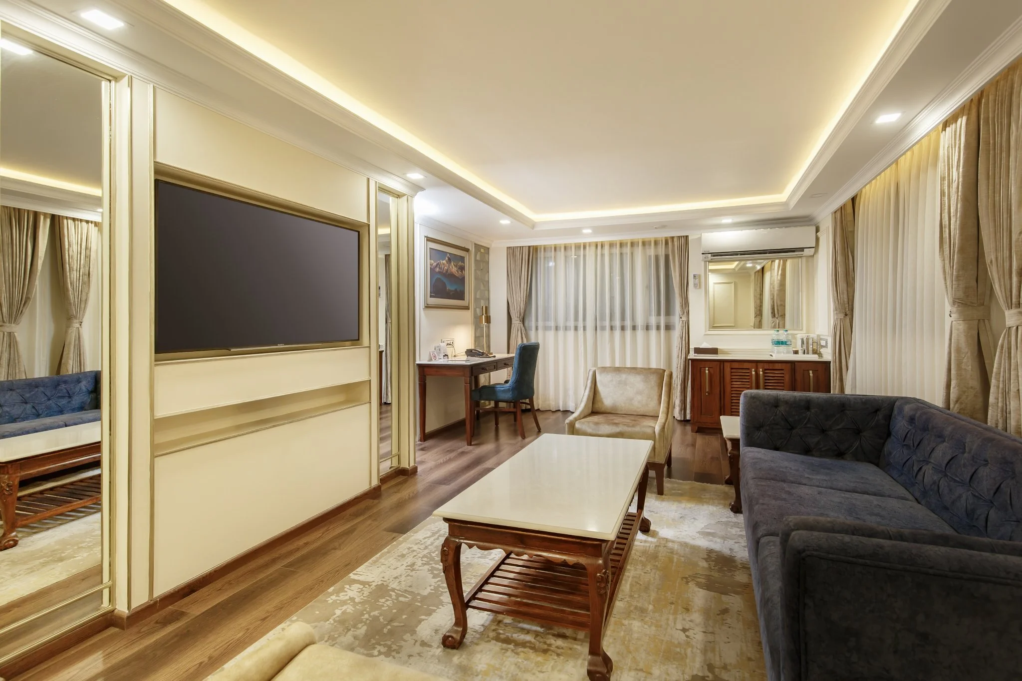 hotel-shanker-kathmandu-heritage-suite-3a.jpg (Copy) (Copy)