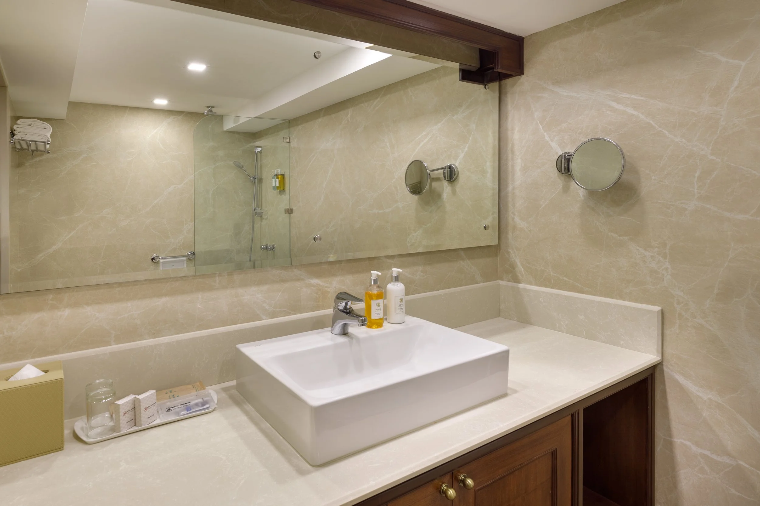 hotel-shanker-kathmandu-nepal-heritage-suite-1Q.jpg (Copy) (Copy)