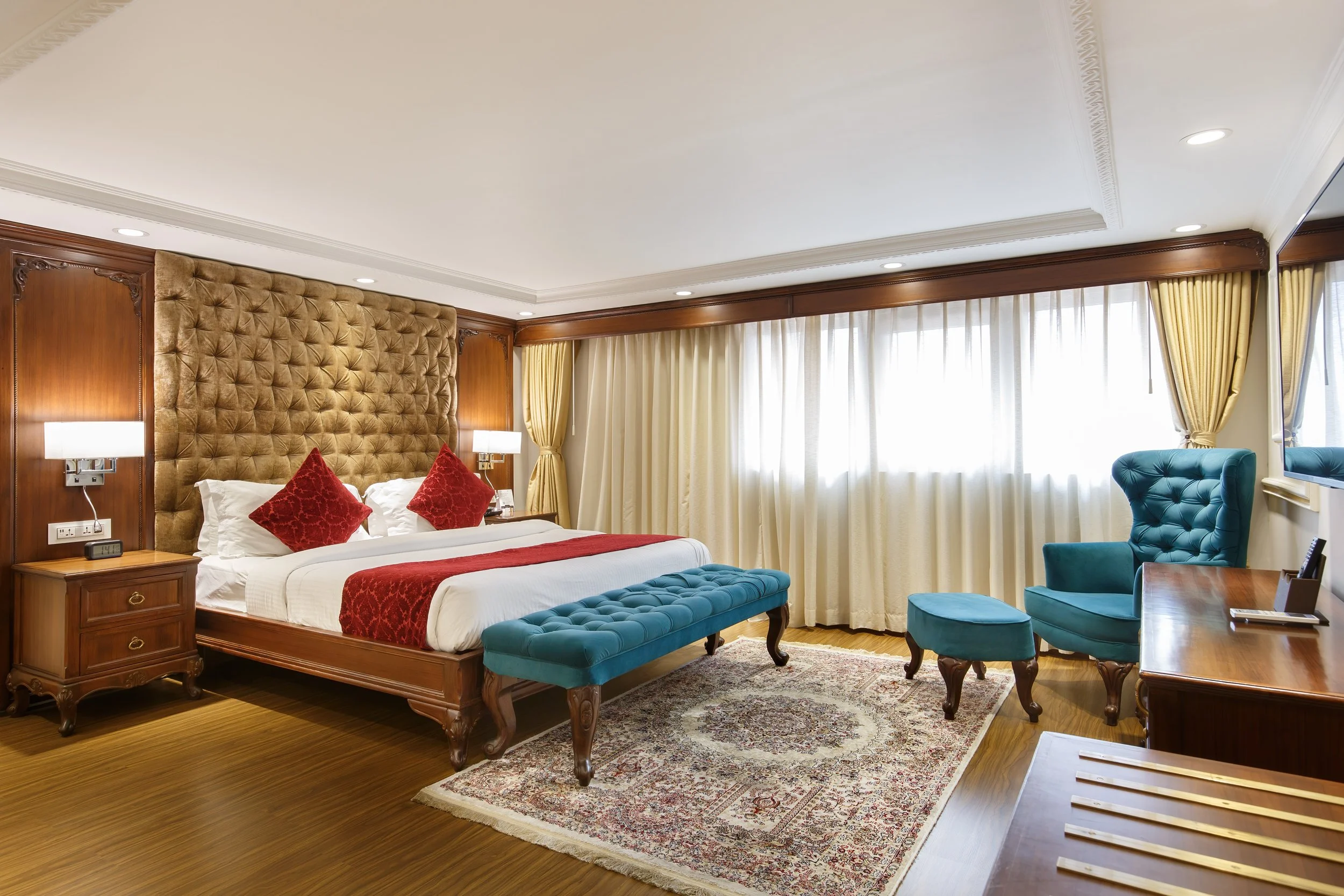 1-Deluxe Suite Room 701 Bedroom_5D3_5899_sm.jpg (Copy)