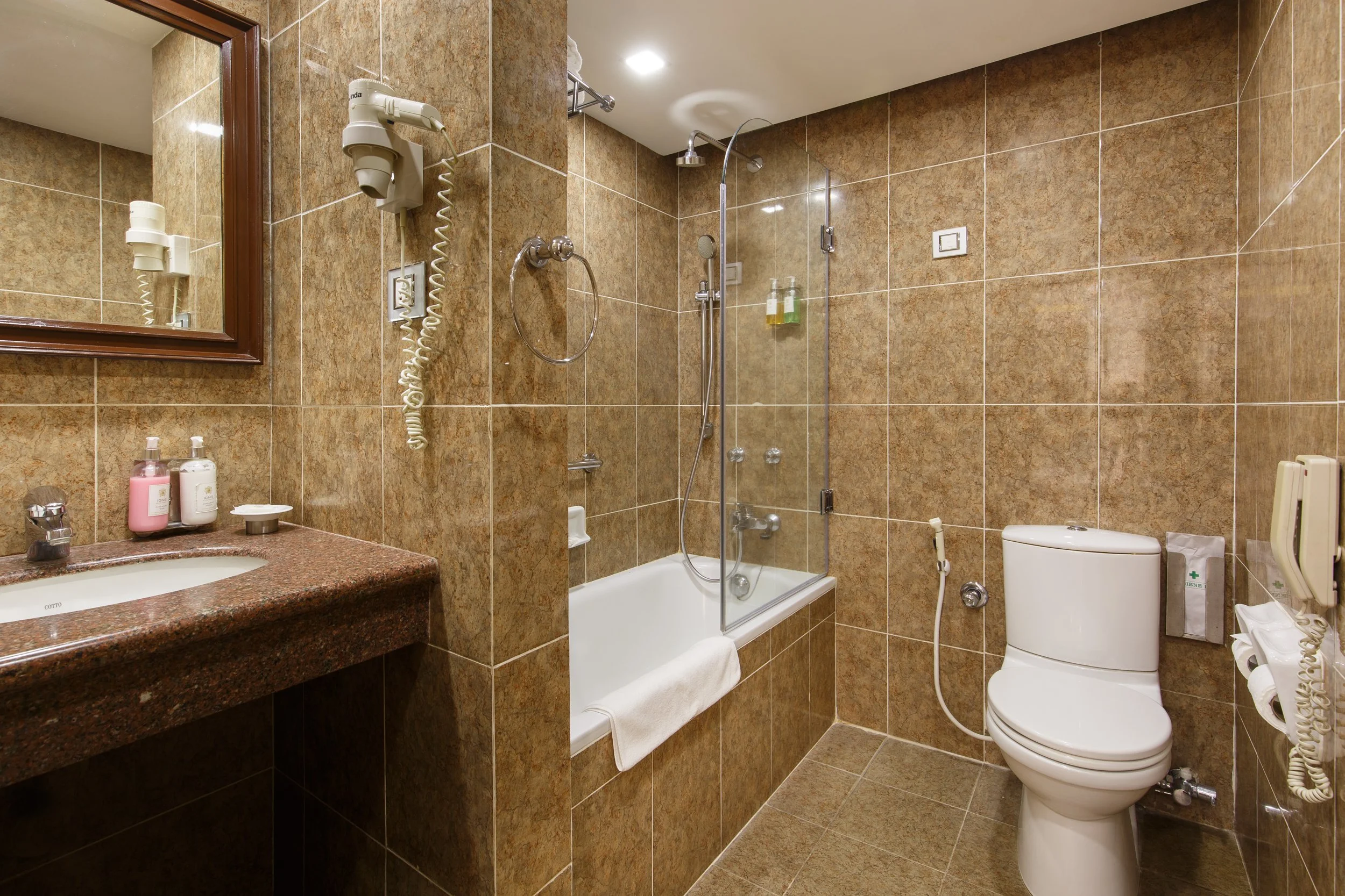 6-Deluxe Suite Room 709 Bathroom_5D3_5870_sm.jpg (Copy)
