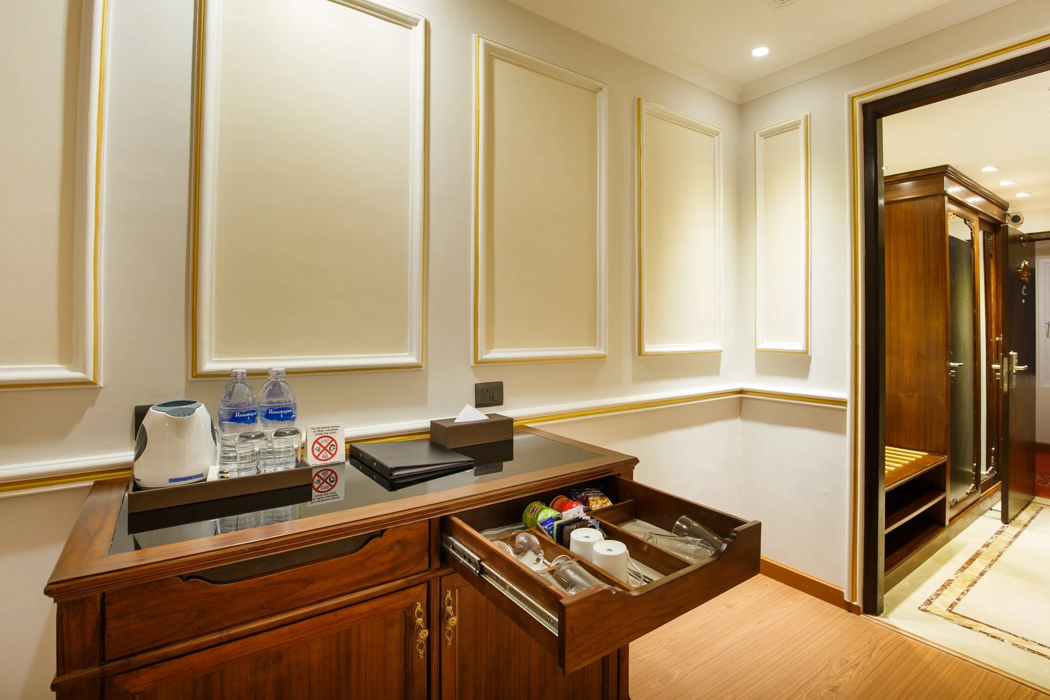 hotel-shanker-kathmandu-royal-suite-21.jpg (Copy) (Copy)