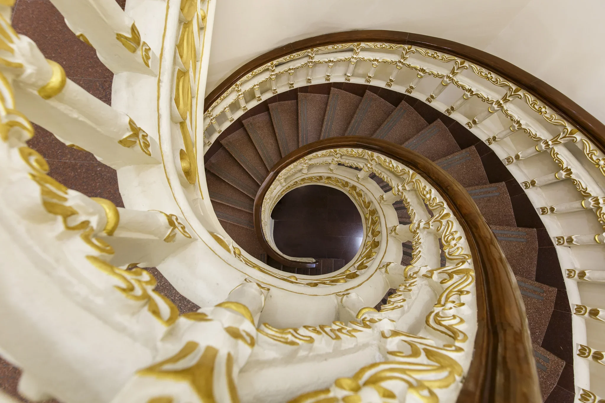 spiral-stairs-shankerhotel-com-np.webp