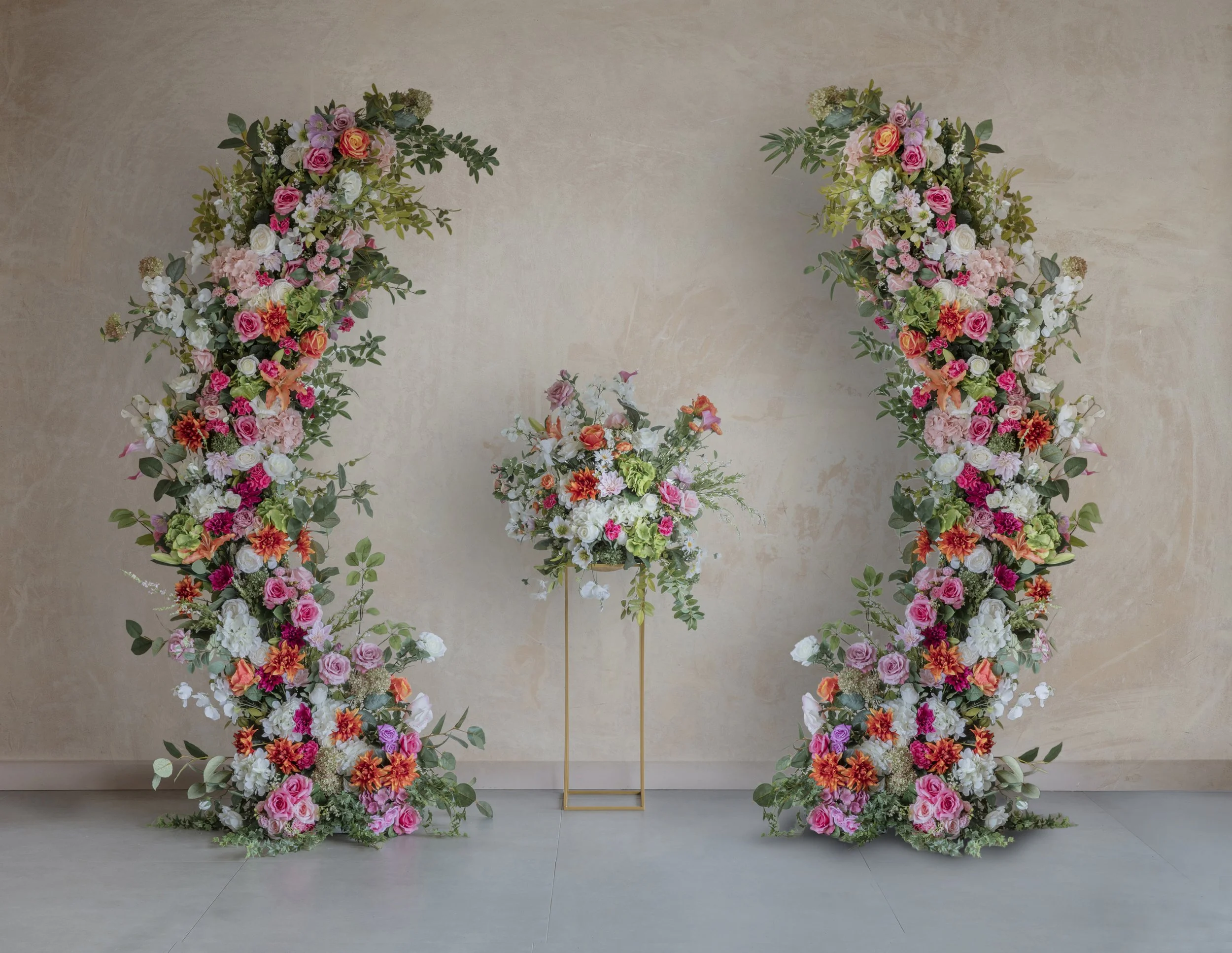 full broken arch wild white with double colour customisation pink and orange.  With matching standing floor piece.