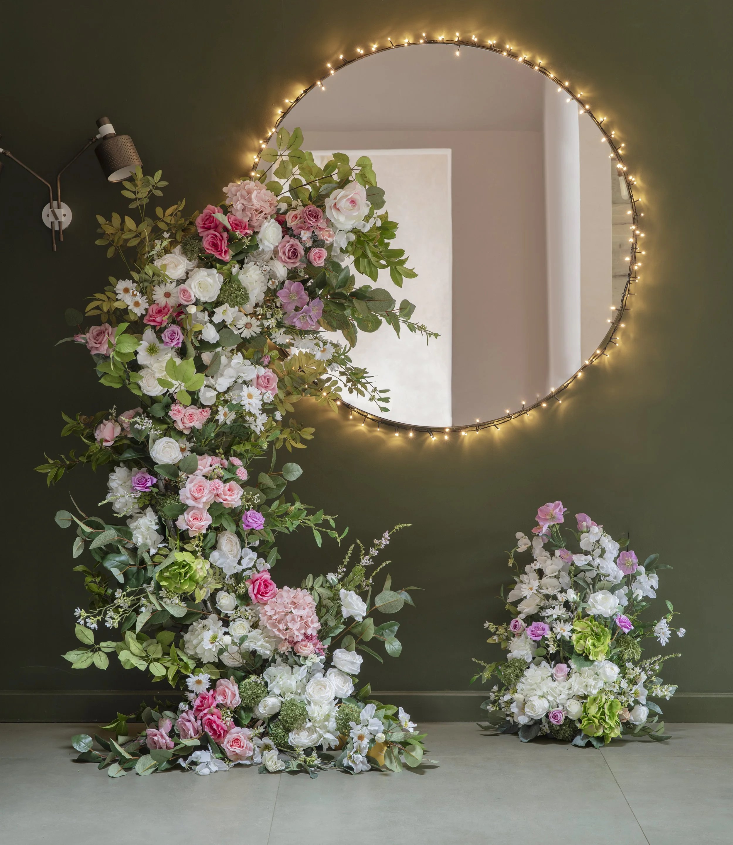 Wild white 1/2 broken arch with floor piece customised with pinks