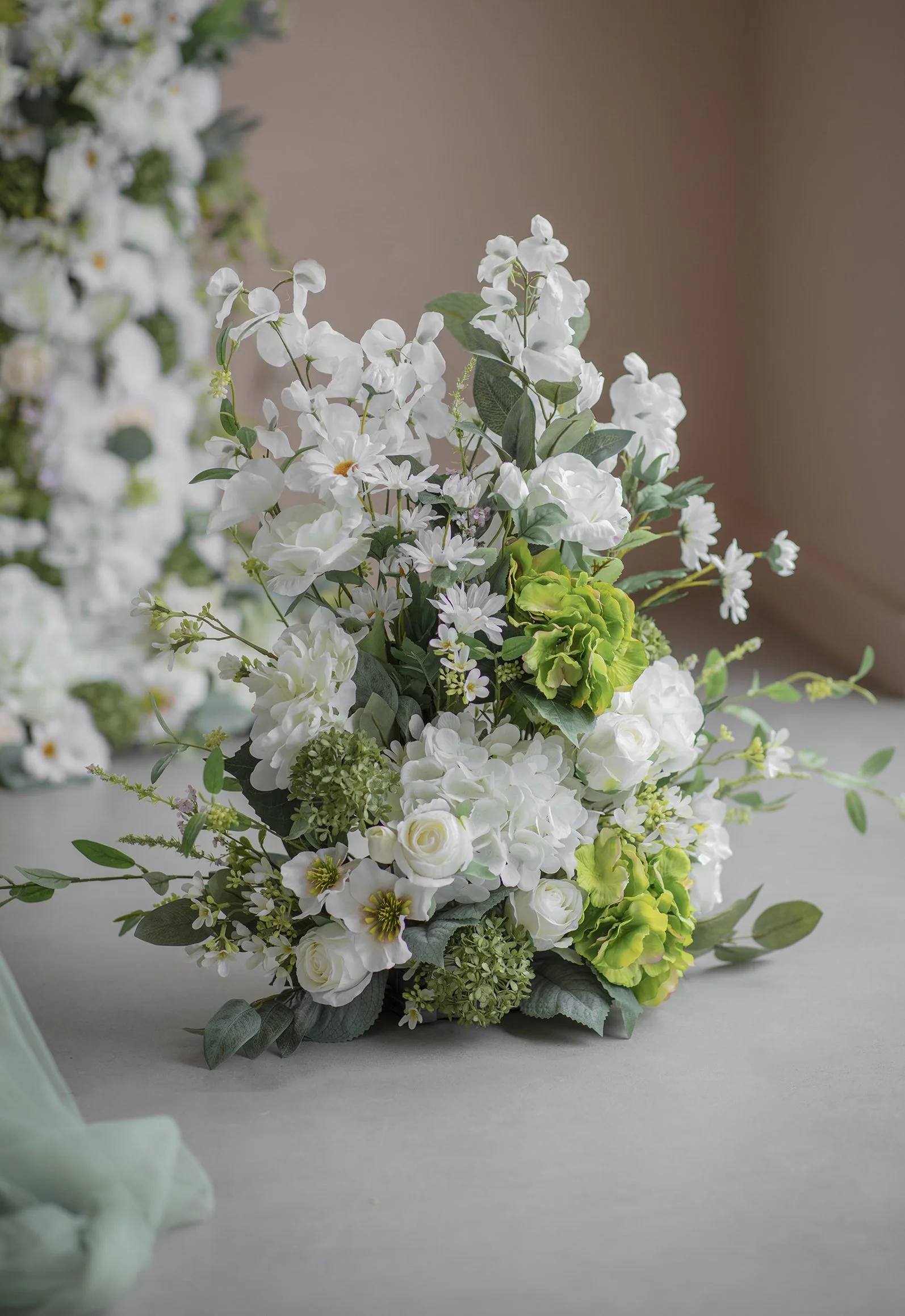 Wild white floor piece