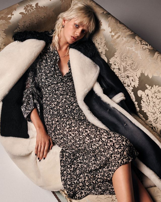  TOPSHOP - SORTZ    
Studio Assistant  
 all content belongs to Topshop  
click photo for more content 