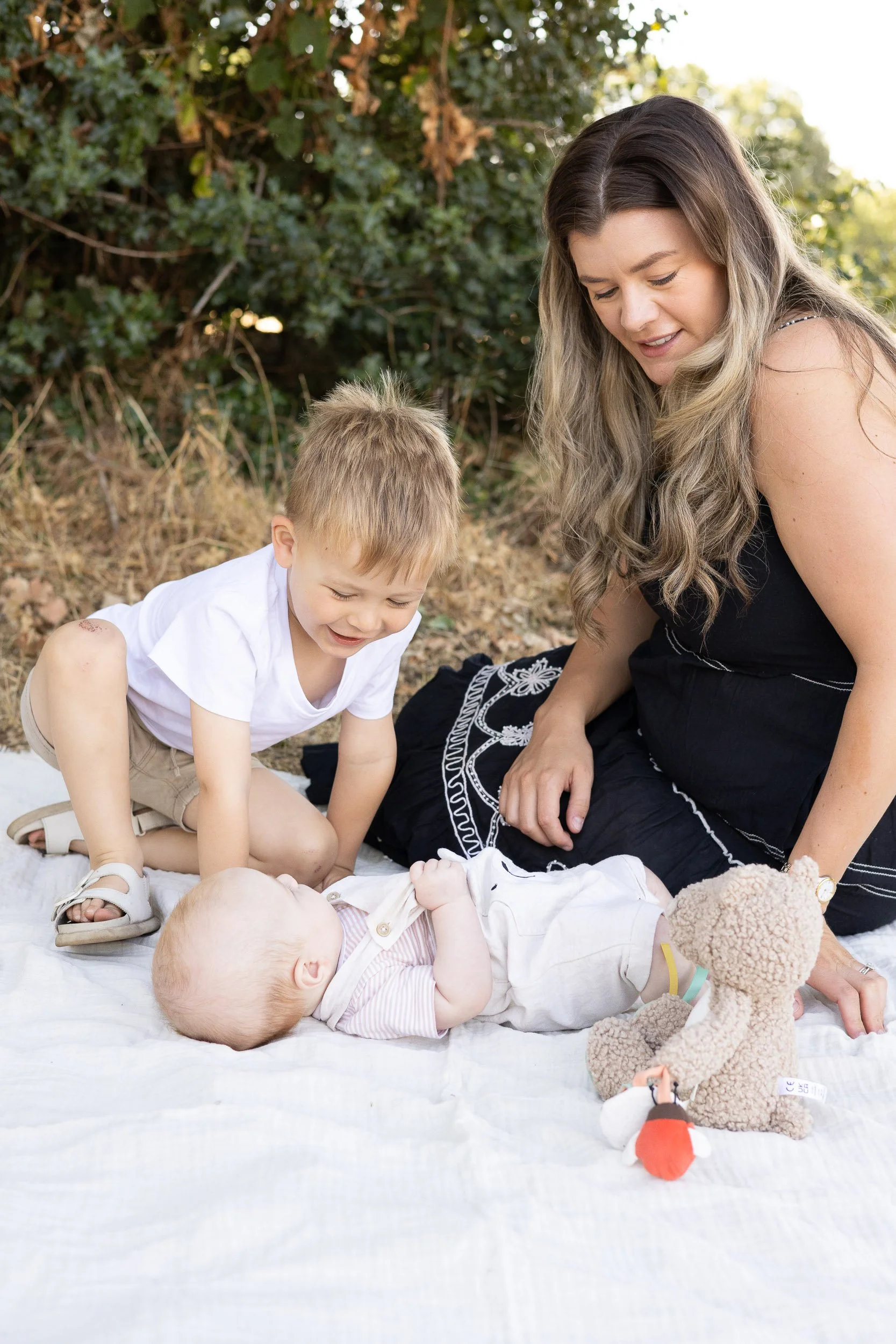 Mother and her children having a picnic during an outdoor family photography session in Camberley.