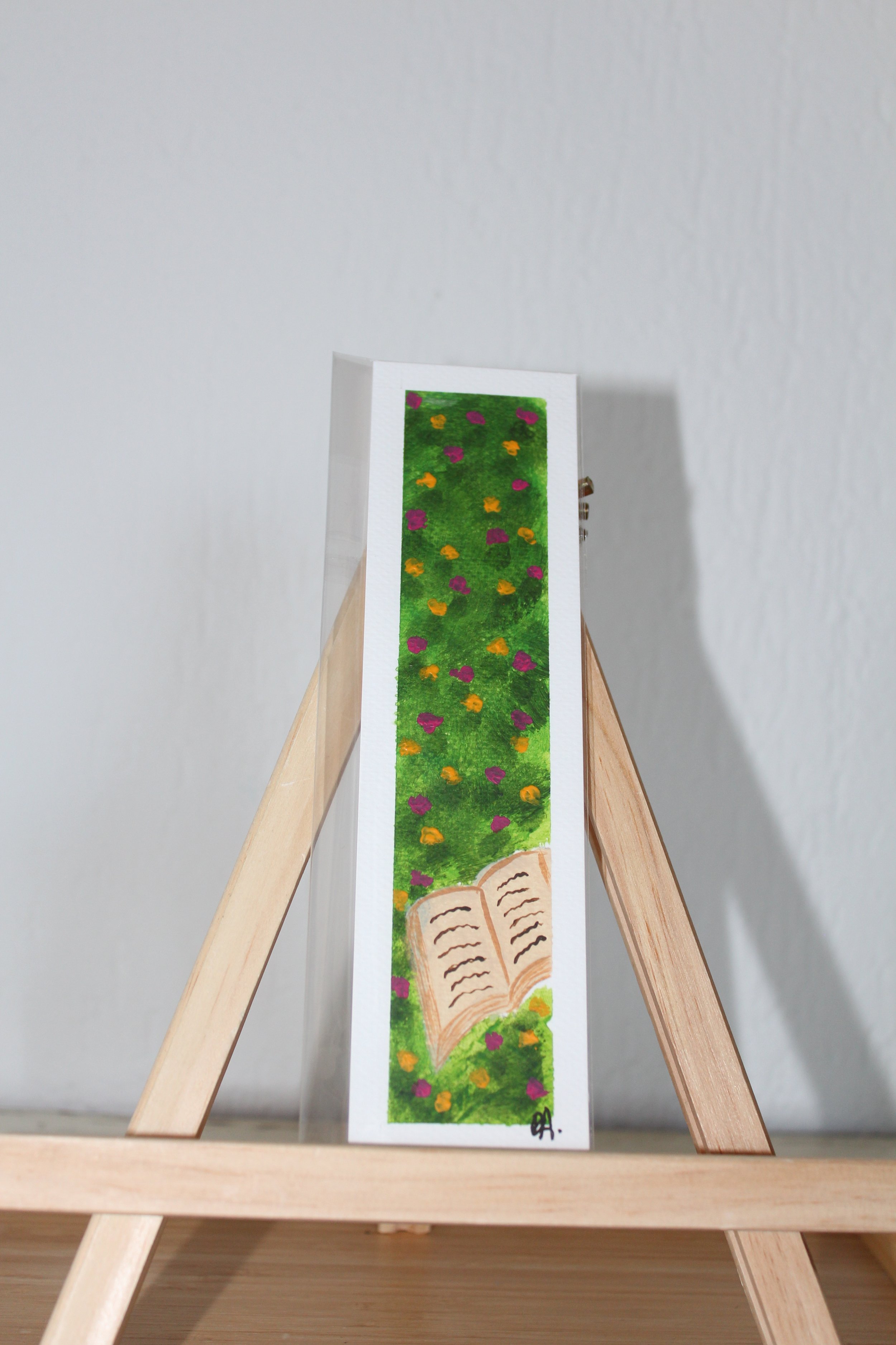 Buchzeichen Lesen auf der Wiese